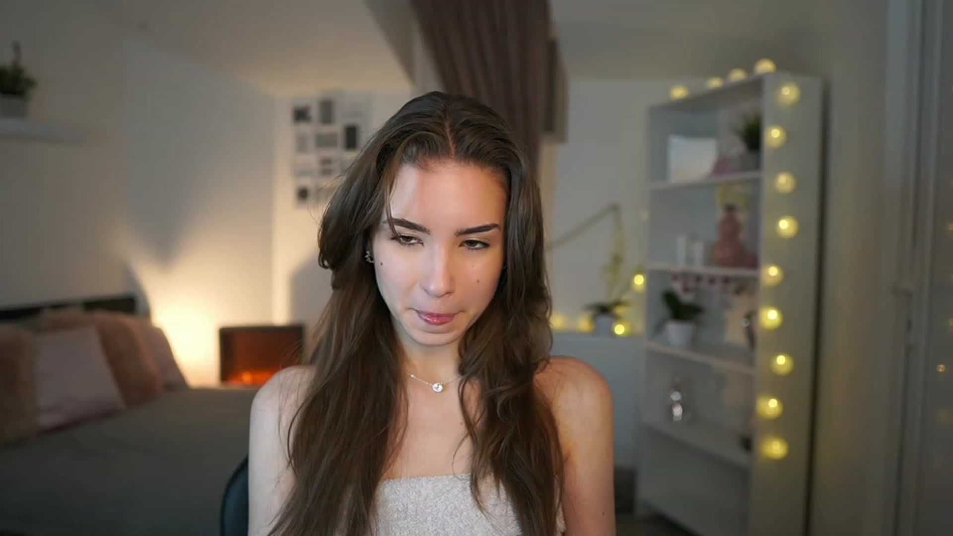 Gallery image thumbnail from Shy_jane's myfreecams stream on, 02/09/2023, 15:36 image 16 of 20