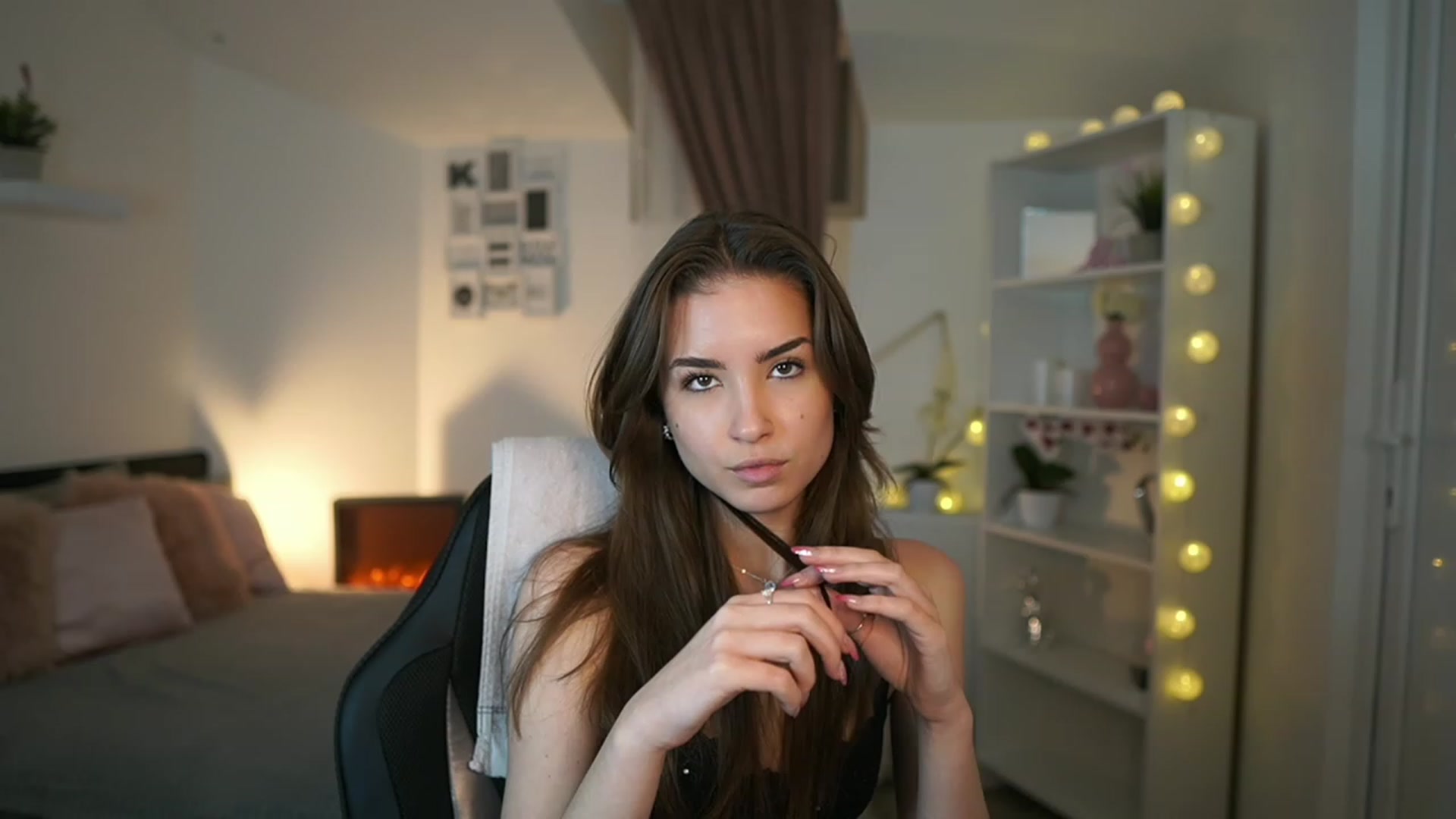 Gallery image thumbnail from Shy_jane's myfreecams stream on, 02/09/2023, 15:36 image 8 of 20