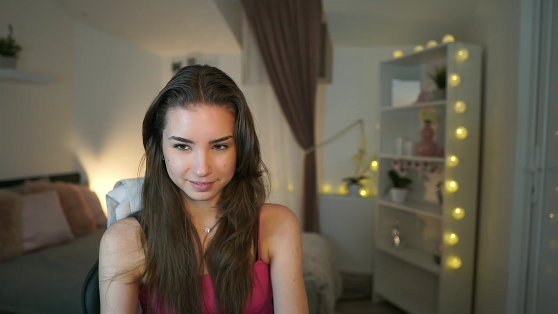 Gallery image thumbnail from Shy_jane's myfreecams stream on, 02/09/2023, 17:28 image 3 of 20