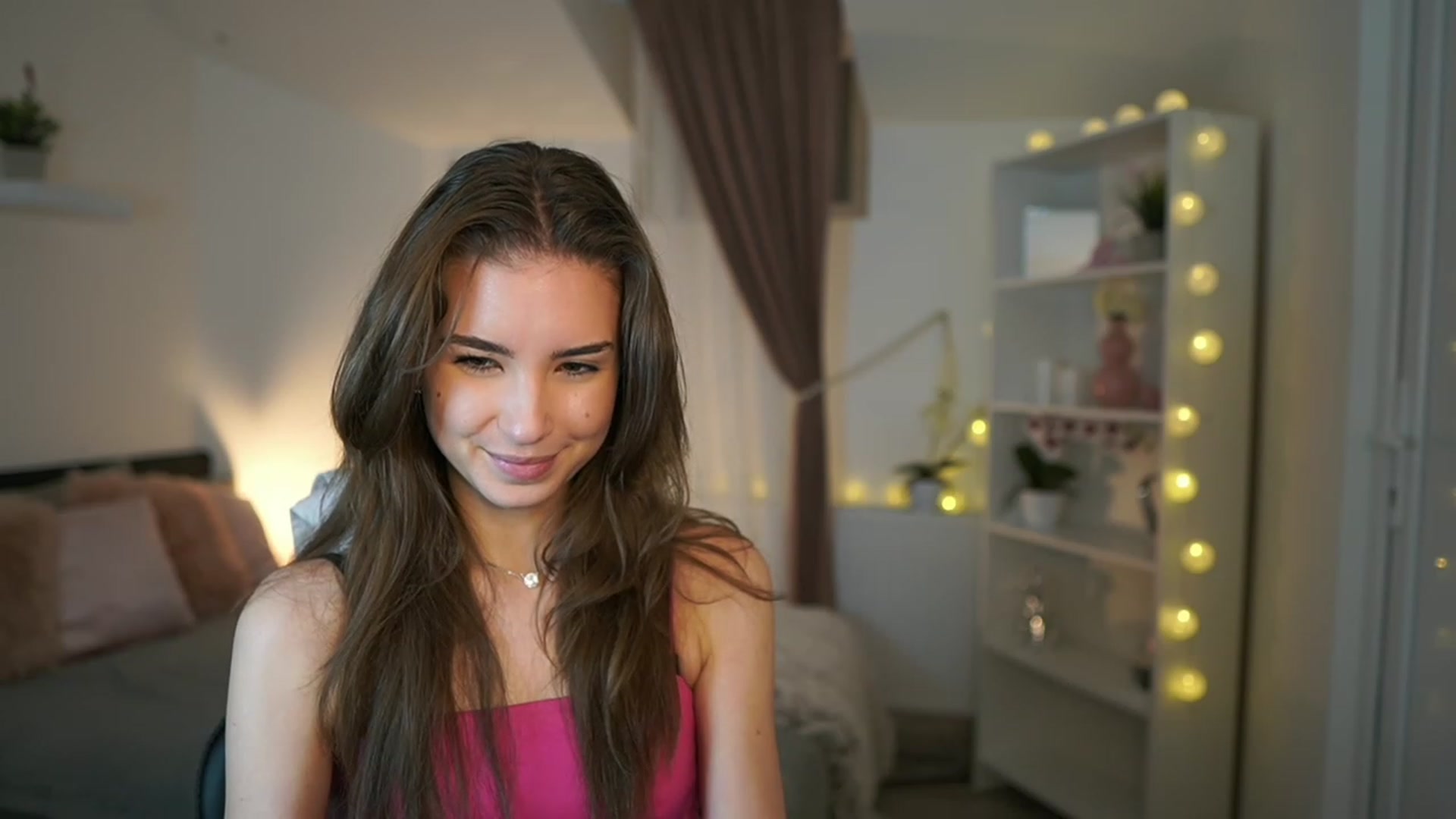 Gallery image thumbnail from Shy_jane's myfreecams stream on, 02/09/2023, 17:28 image 6 of 20