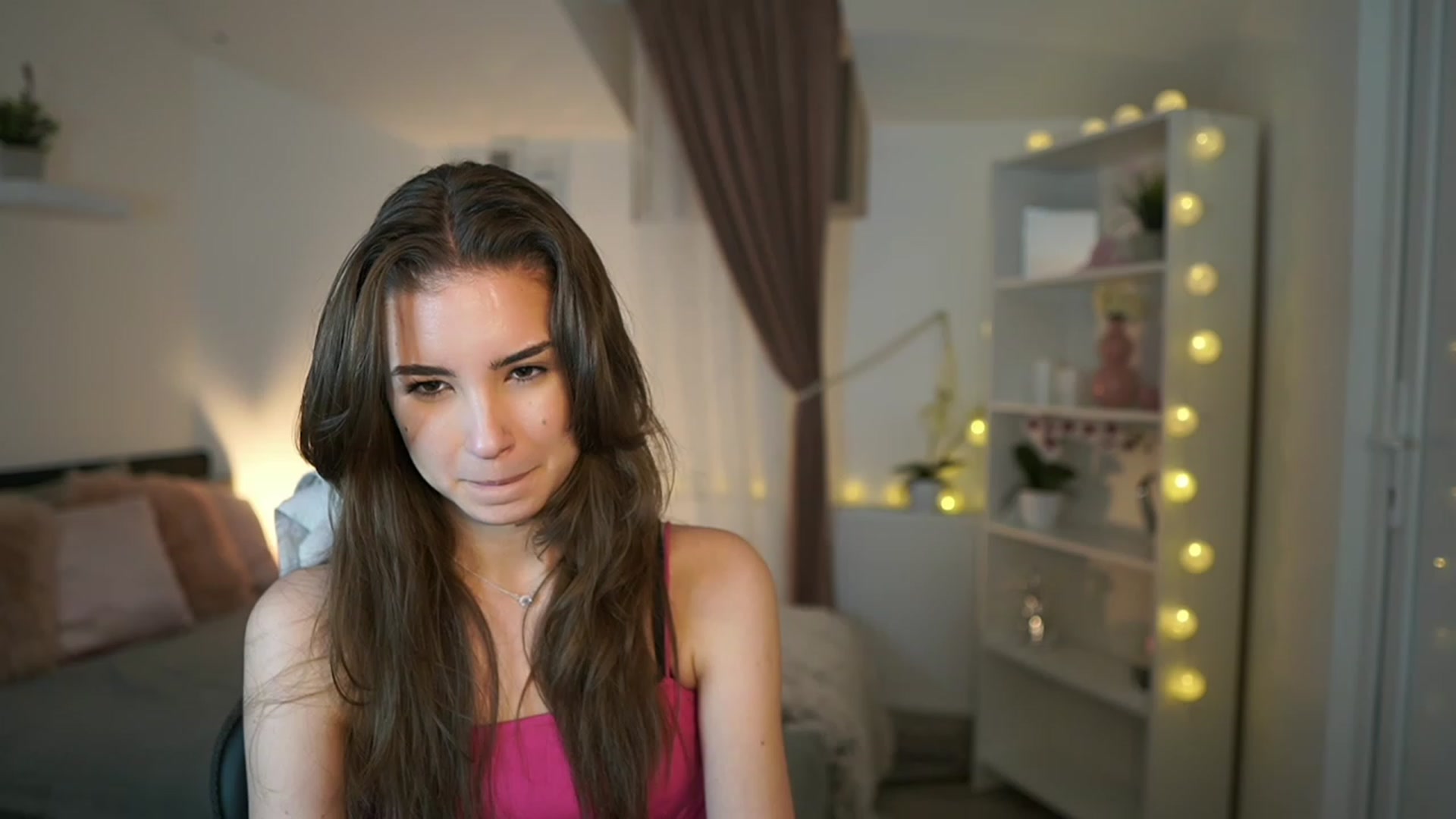 Gallery image thumbnail from Shy_jane's myfreecams stream on, 02/09/2023, 17:28 image 2 of 20