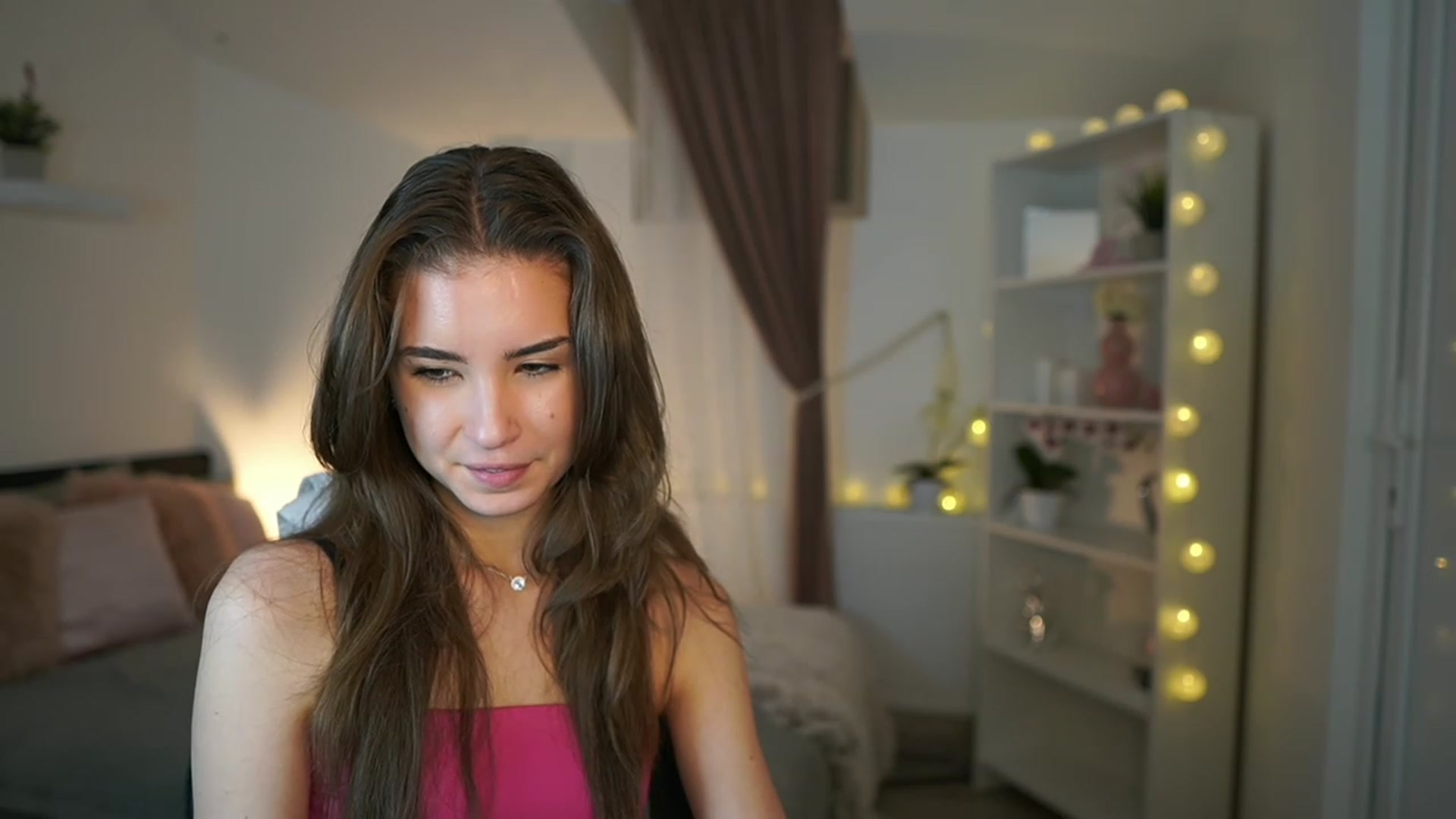 Gallery image thumbnail from Shy_jane's myfreecams stream on, 02/09/2023, 17:28 image 12 of 20