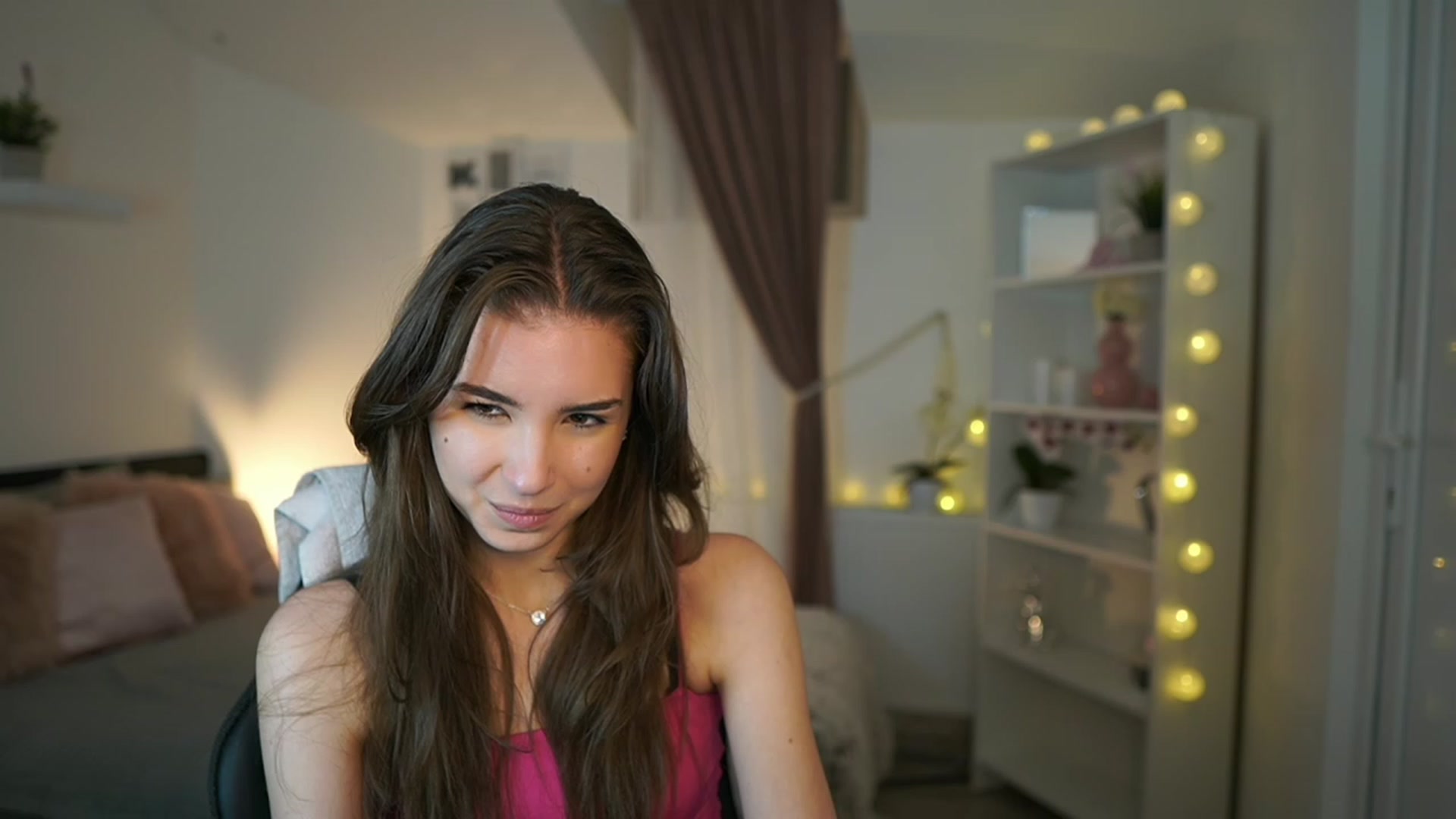 Gallery image thumbnail from Shy_jane's myfreecams stream on, 02/09/2023, 17:28 image 1 of 20