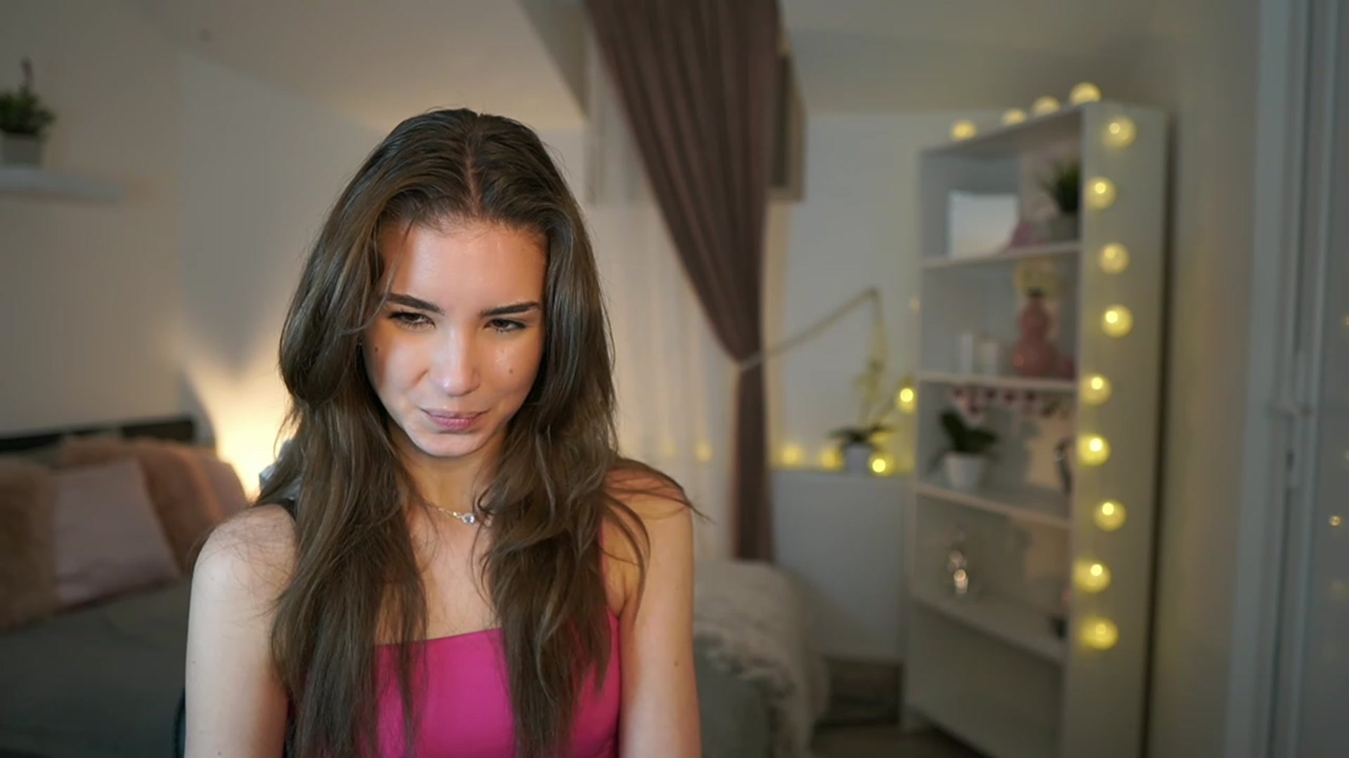 Gallery image thumbnail from Shy_jane's myfreecams stream on, 02/09/2023, 17:28 image 9 of 20