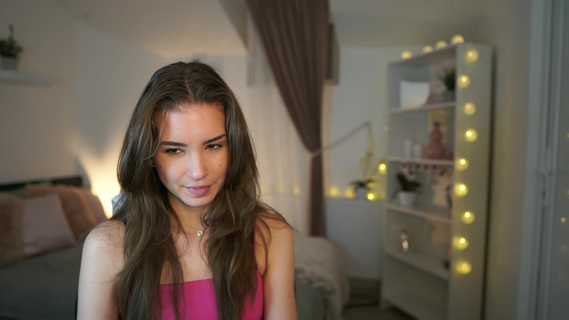 Gallery image thumbnail from Shy_jane's myfreecams stream on, 02/09/2023, 17:28 image 8 of 20