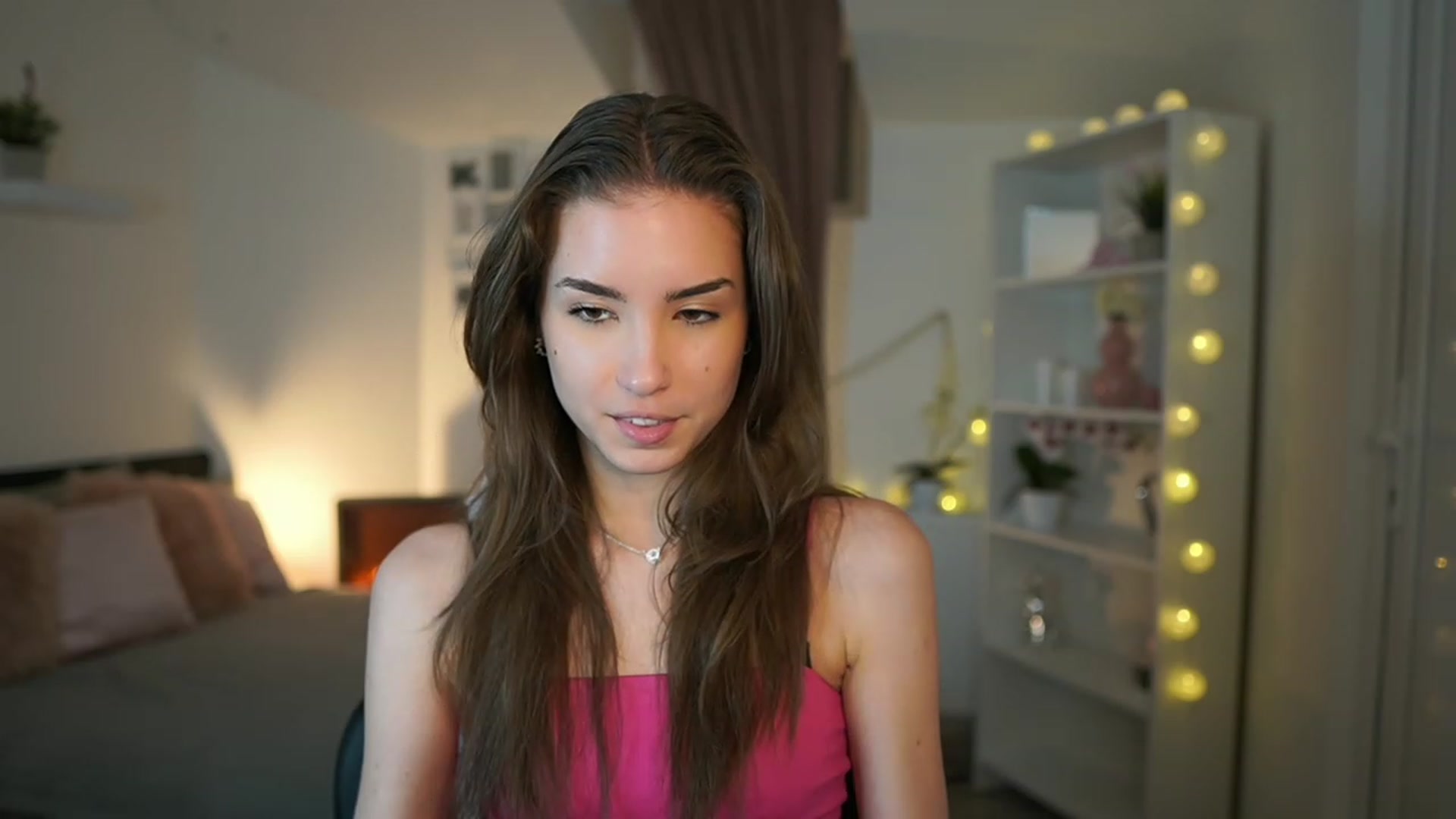 Gallery image thumbnail from Shy_jane's myfreecams stream on, 02/09/2023, 17:28 image 4 of 20