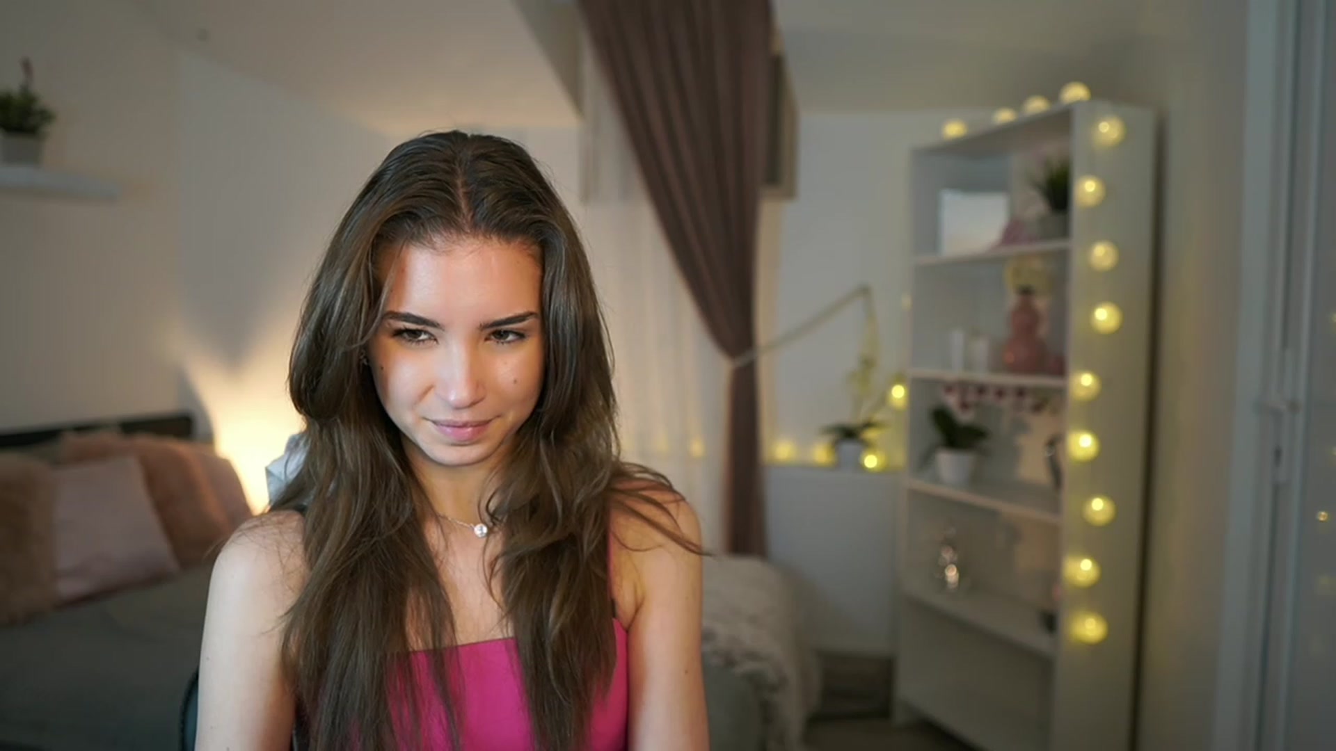 Gallery image thumbnail from Shy_jane's myfreecams stream on, 02/09/2023, 17:28 image 7 of 20
