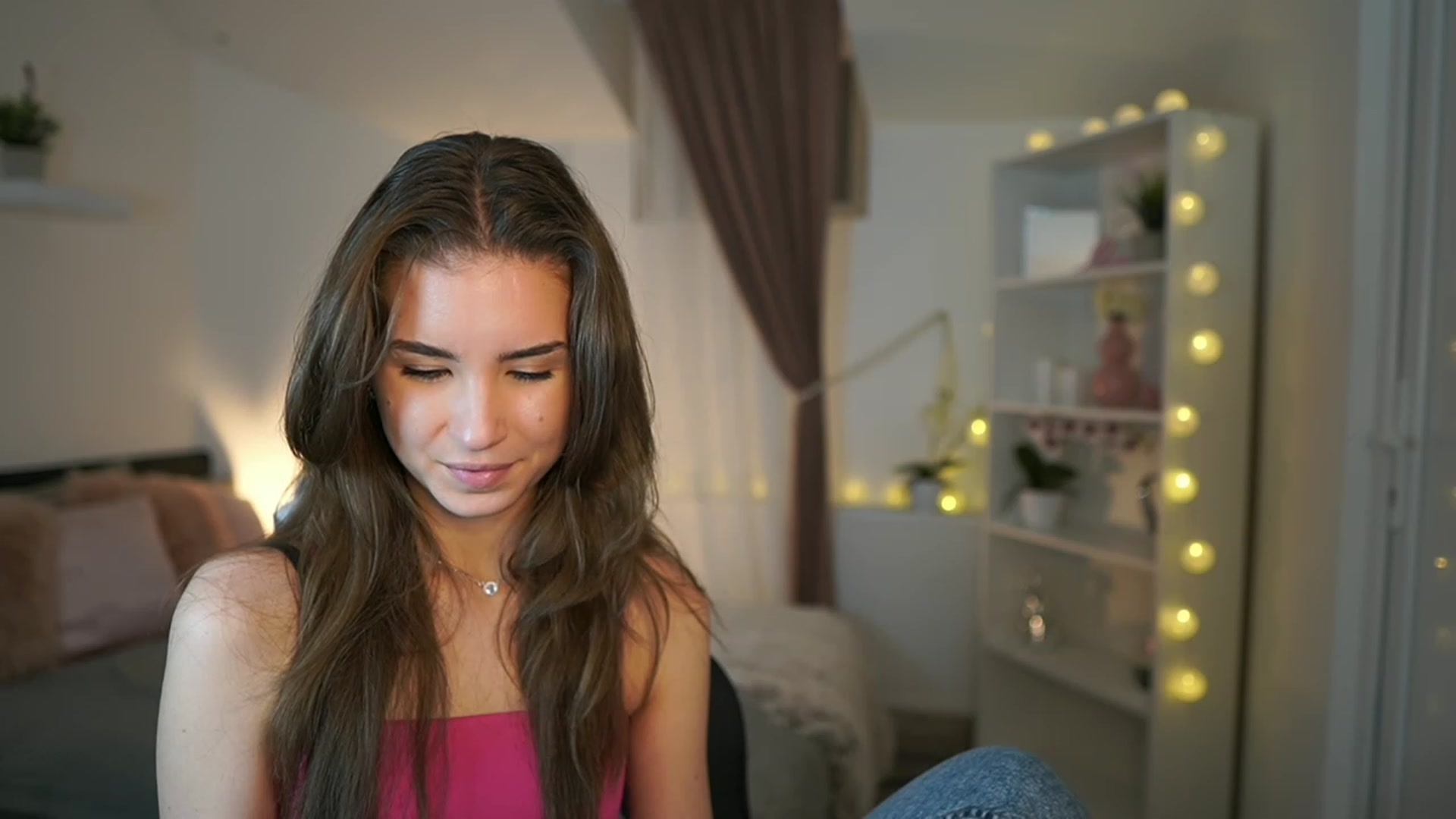 Gallery image thumbnail from Shy_jane's myfreecams stream on, 02/09/2023, 17:28 image 11 of 20