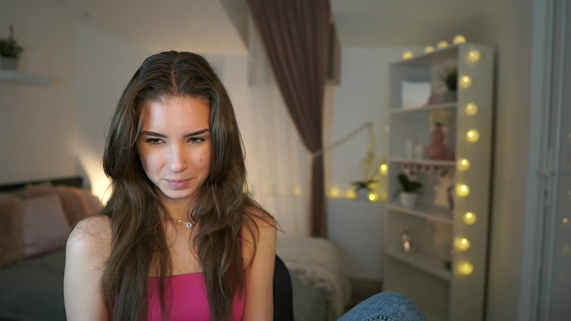 Gallery image thumbnail from Shy_jane's myfreecams stream on, 02/09/2023, 17:28 image 10 of 20