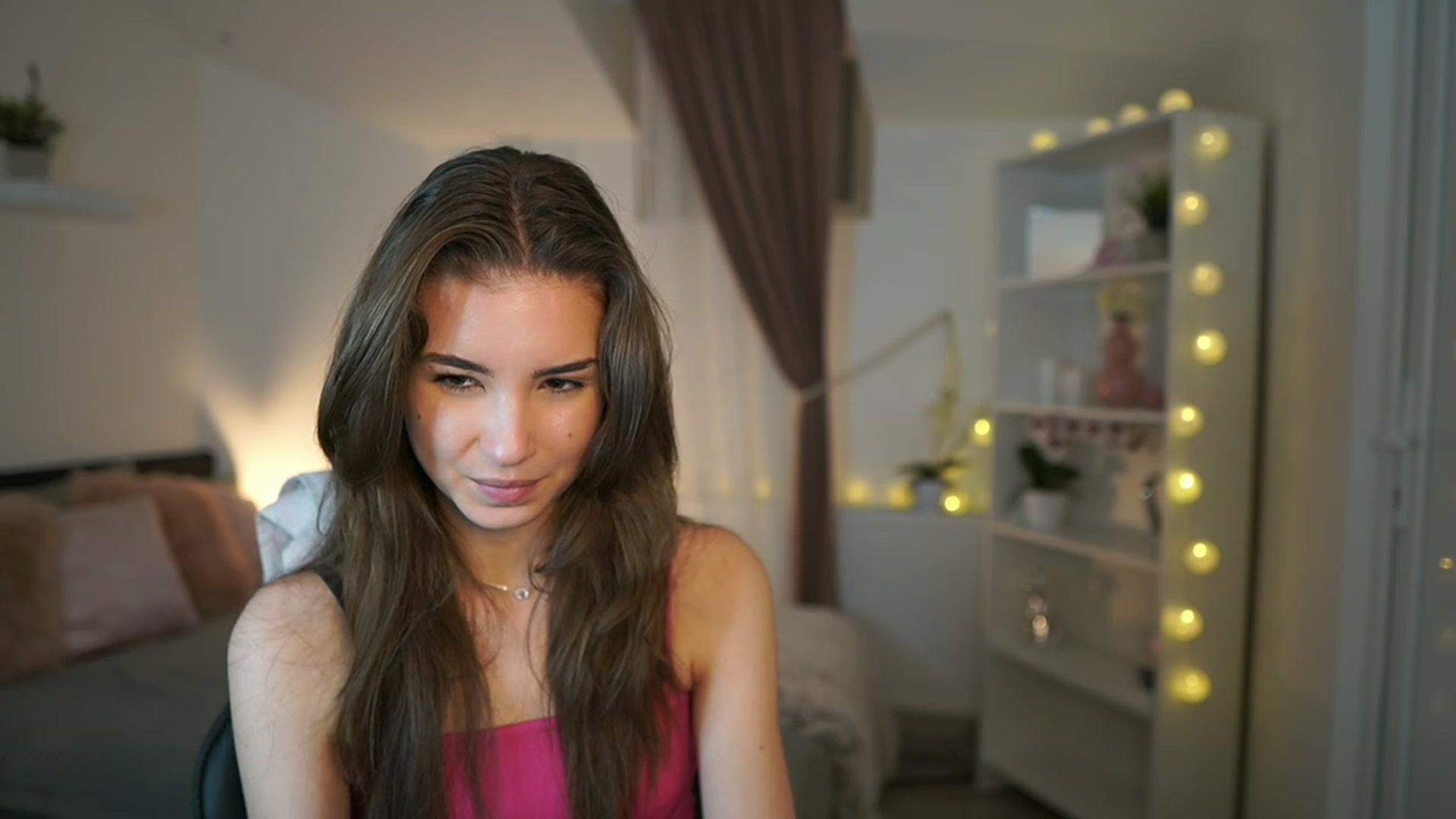 Gallery image thumbnail from Shy_jane's myfreecams stream on, 02/09/2023, 17:28 image 16 of 20