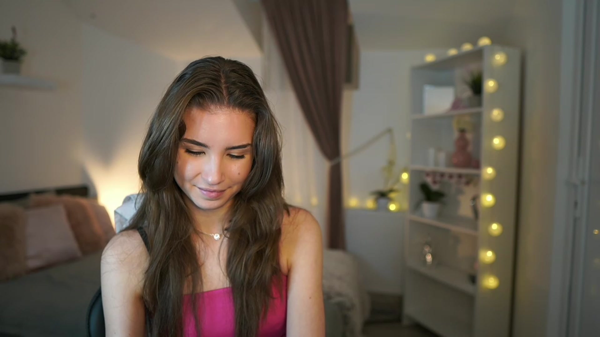 Gallery image thumbnail from Shy_jane's myfreecams stream on, 02/09/2023, 17:28 image 17 of 20