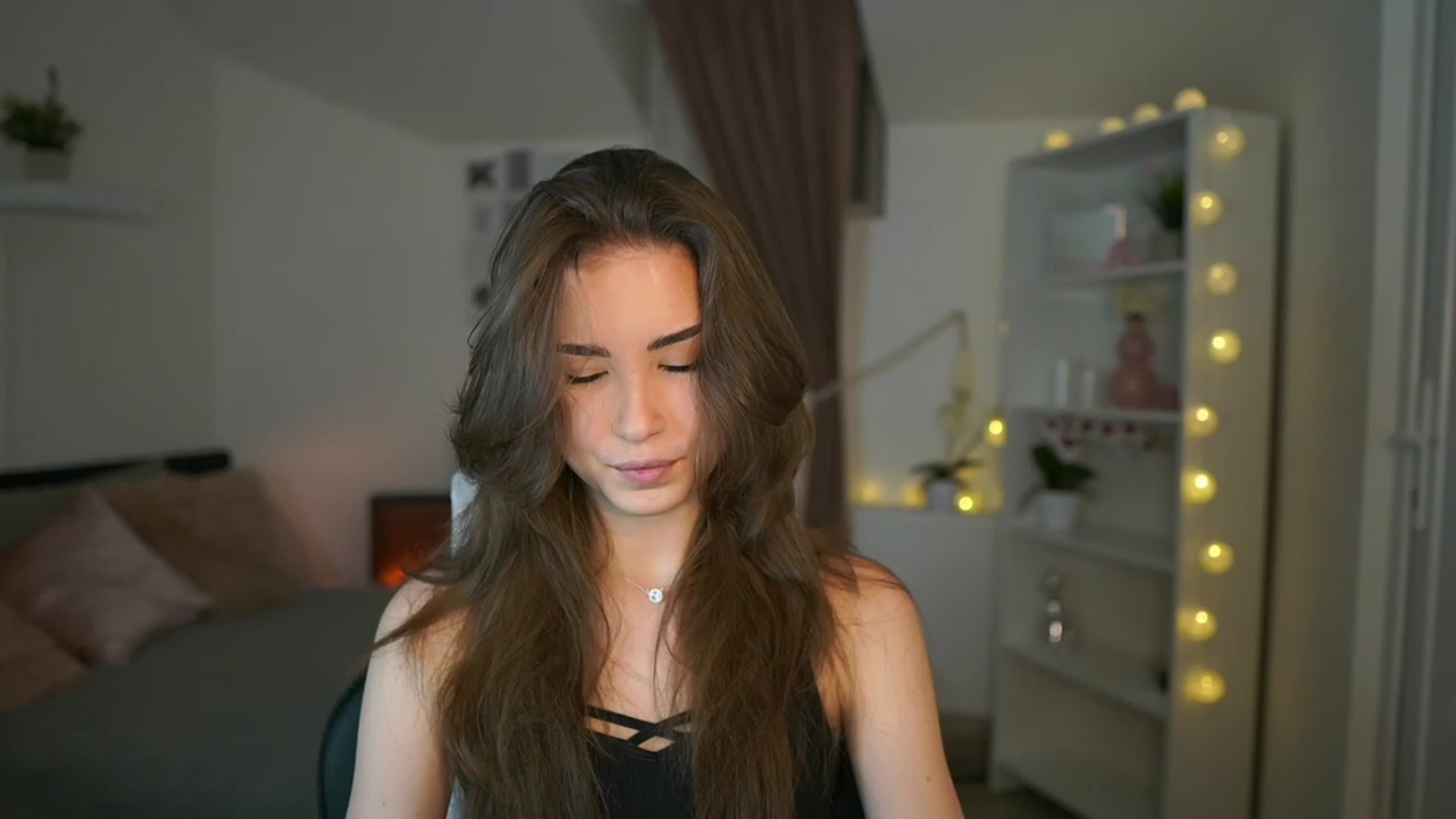 Gallery image thumbnail from Shy_jane's myfreecams stream on, 02/15/2023, 14:19 image 2 of 20