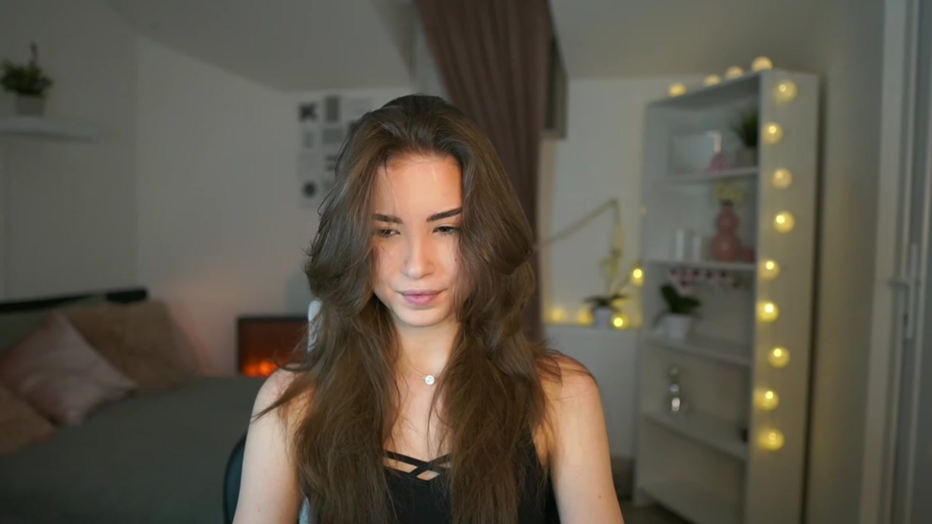 Gallery image thumbnail from Shy_jane's myfreecams stream on, 02/15/2023, 14:19 image 3 of 20