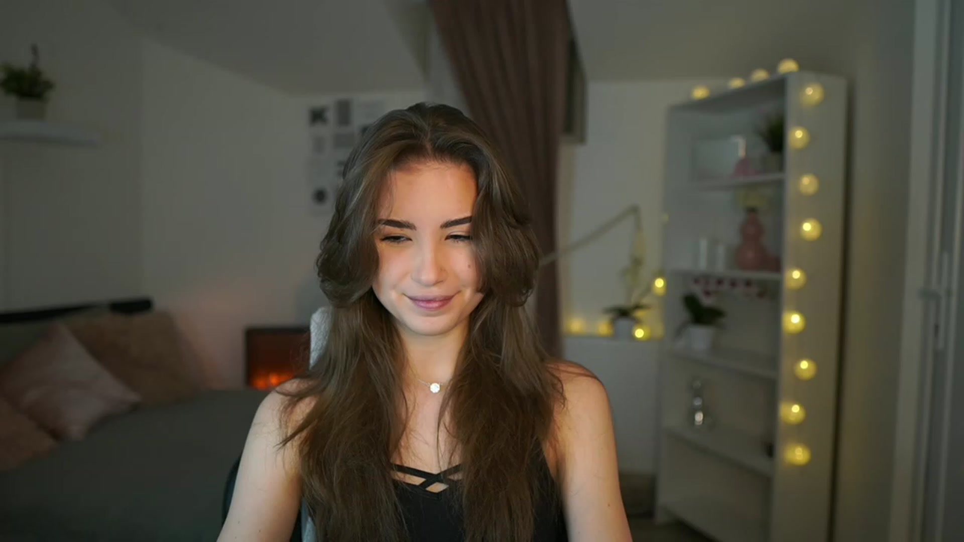 Gallery image thumbnail from Shy_jane's myfreecams stream on, 02/15/2023, 14:19 image 8 of 20