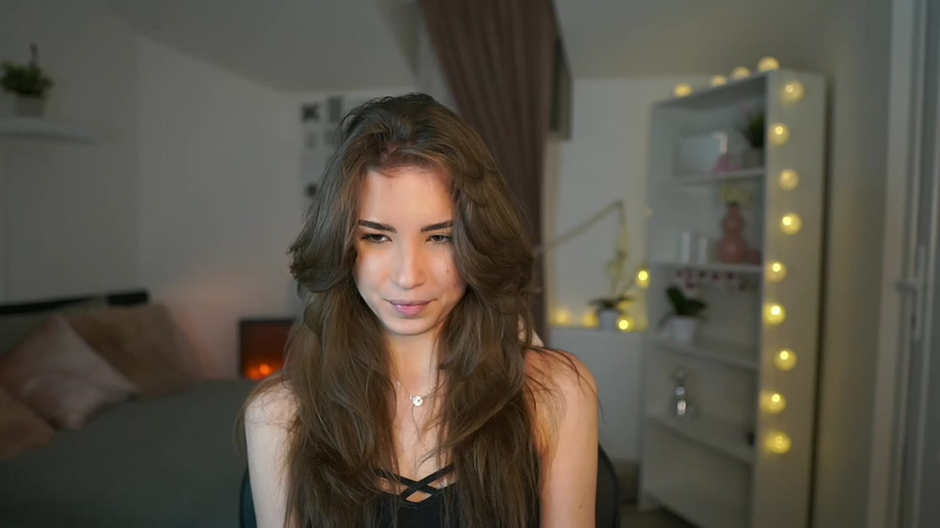 Gallery image thumbnail from Shy_jane's myfreecams stream on, 02/15/2023, 16:18 image 17 of 20