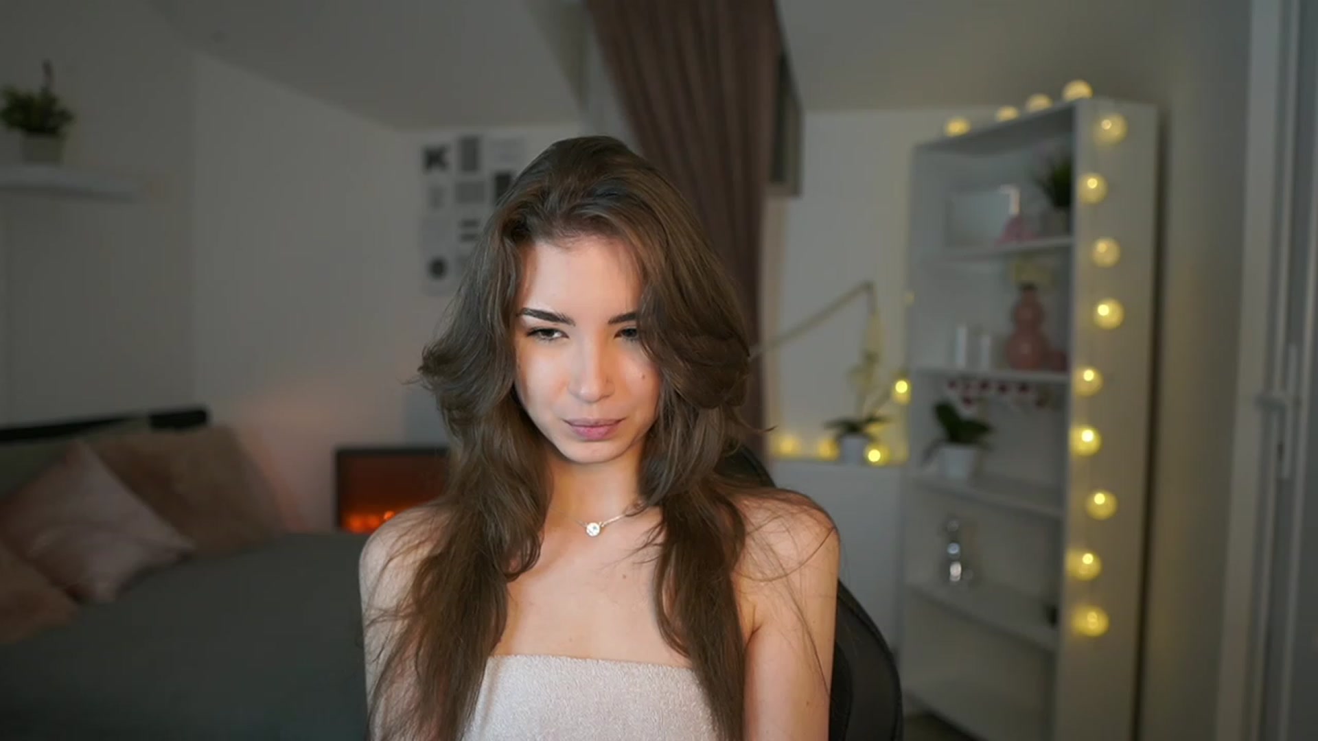 Gallery image thumbnail from Shy_jane's myfreecams stream on, 02/15/2023, 16:18 image 14 of 20