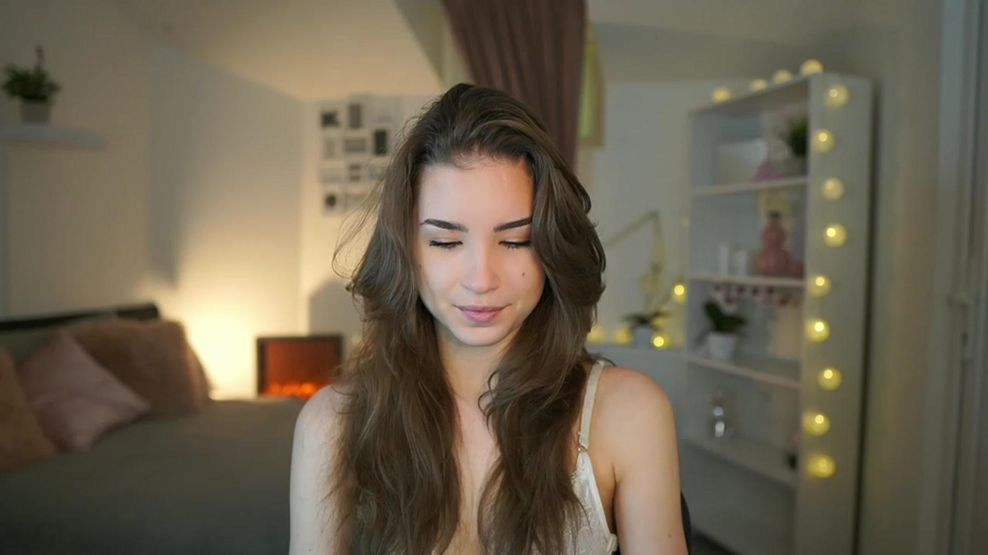 Gallery image thumbnail from Shy_jane's myfreecams stream on, 02/16/2023, 09:32 image 14 of 20