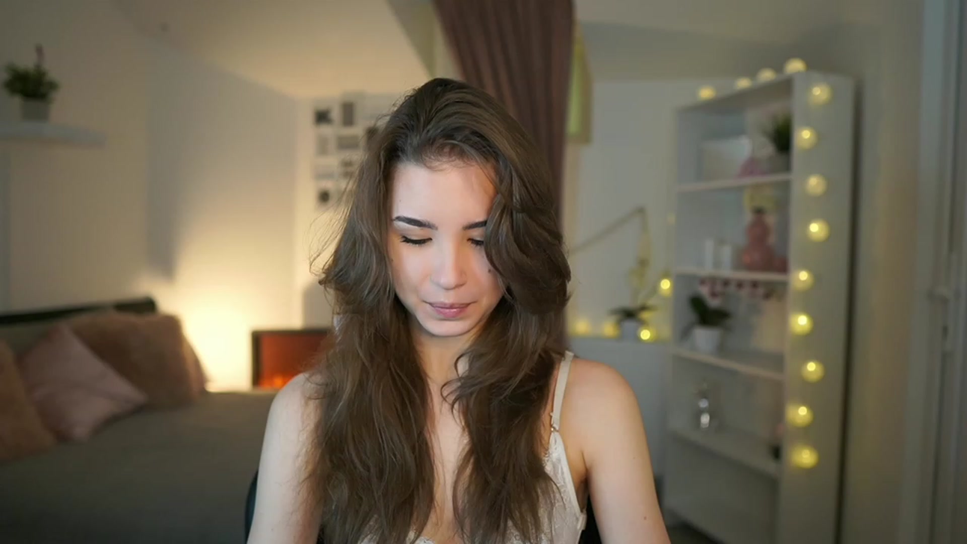 Gallery image thumbnail from Shy_jane's myfreecams stream on, 02/16/2023, 09:32 image 18 of 20