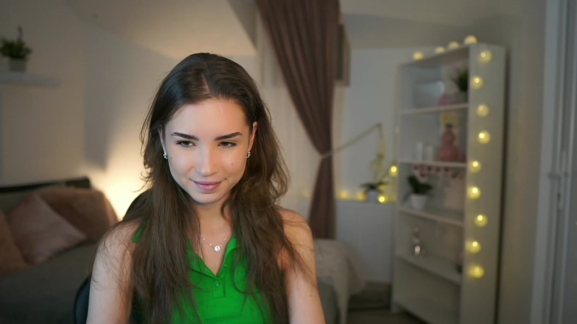 Gallery image thumbnail from Shy_jane's myfreecams stream on, 02/17/2023, 15:09 image 1 of 20
