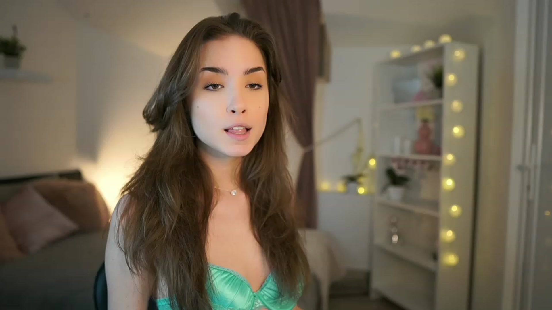 Gallery image thumbnail from Shy_jane's myfreecams stream on, 02/17/2023, 16:27 image 9 of 20