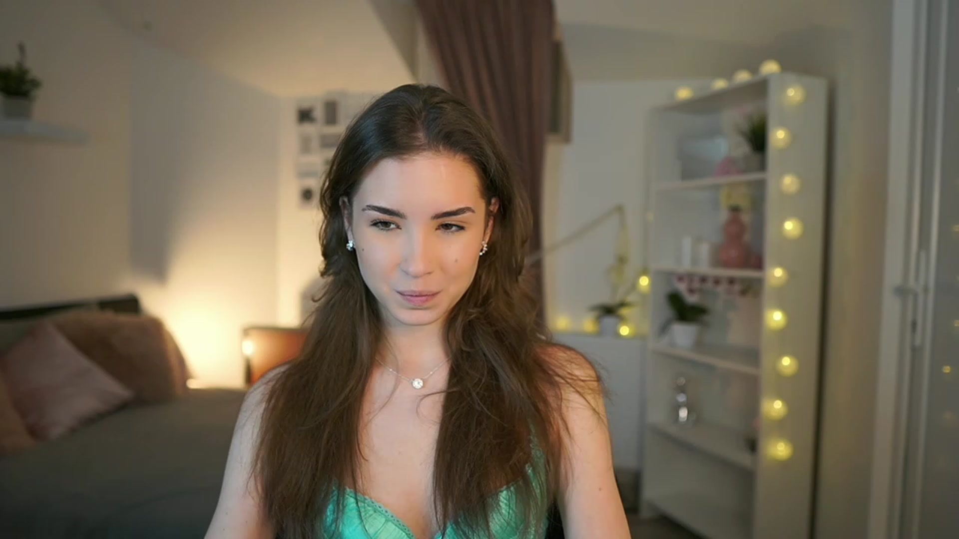 Gallery image thumbnail from Shy_jane's myfreecams stream on, 02/17/2023, 16:27 image 14 of 20