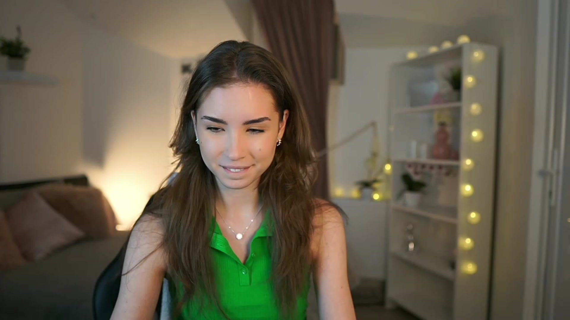 Gallery image thumbnail from Shy_jane's myfreecams stream on, 02/17/2023, 16:27 image 5 of 20