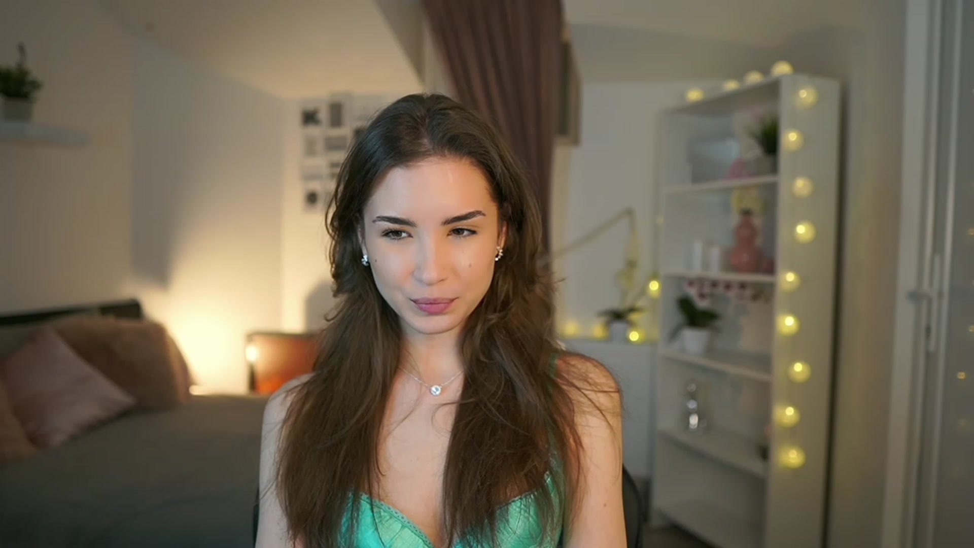 Gallery image thumbnail from Shy_jane's myfreecams stream on, 02/17/2023, 16:27 image 17 of 20