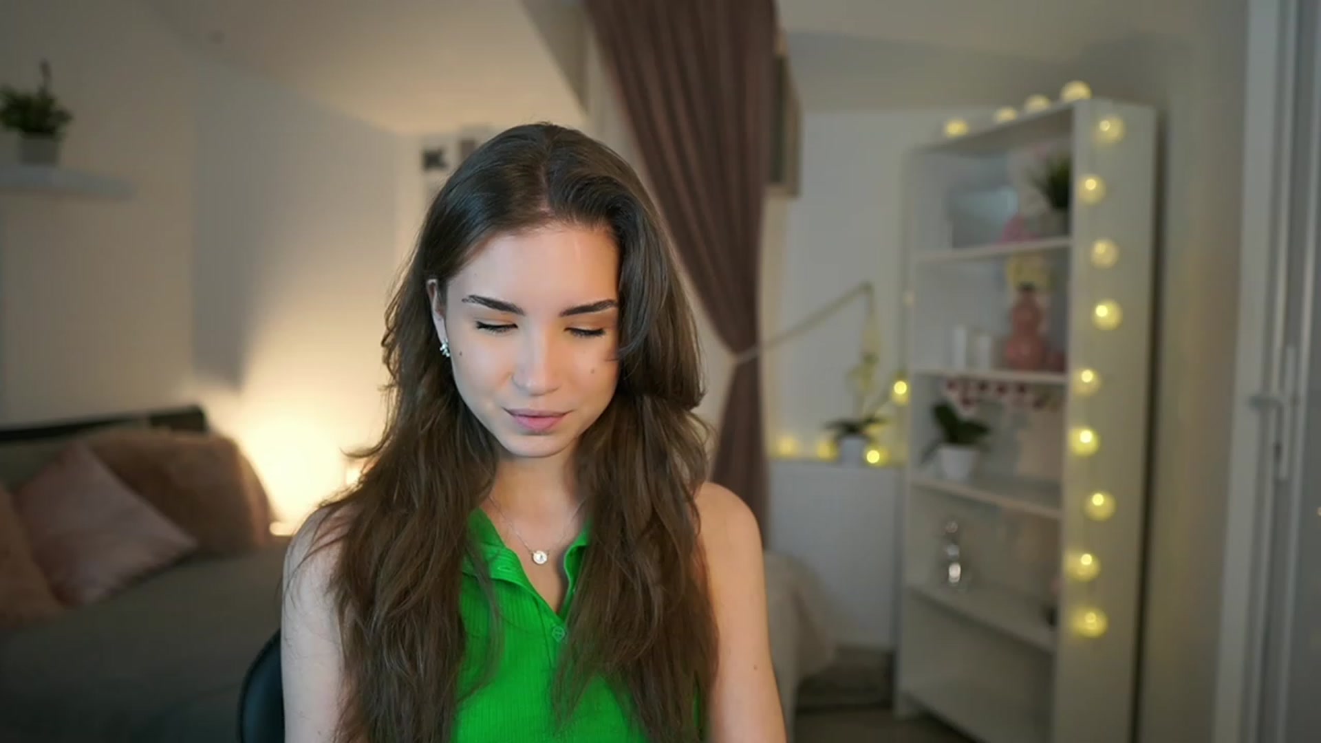 Gallery image thumbnail from Shy_jane's myfreecams stream on, 02/17/2023, 16:27 image 3 of 20