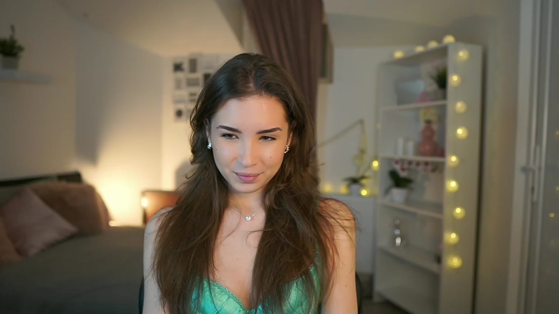Gallery image thumbnail from Shy_jane's myfreecams stream on, 02/17/2023, 16:27 image 16 of 20