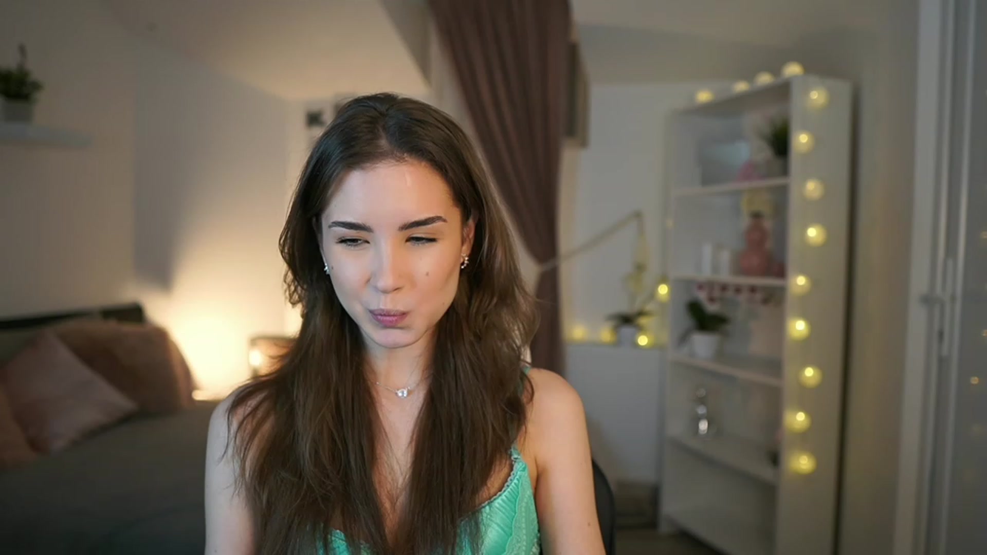 Gallery image thumbnail from Shy_jane's myfreecams stream on, 02/17/2023, 16:27 image 11 of 20
