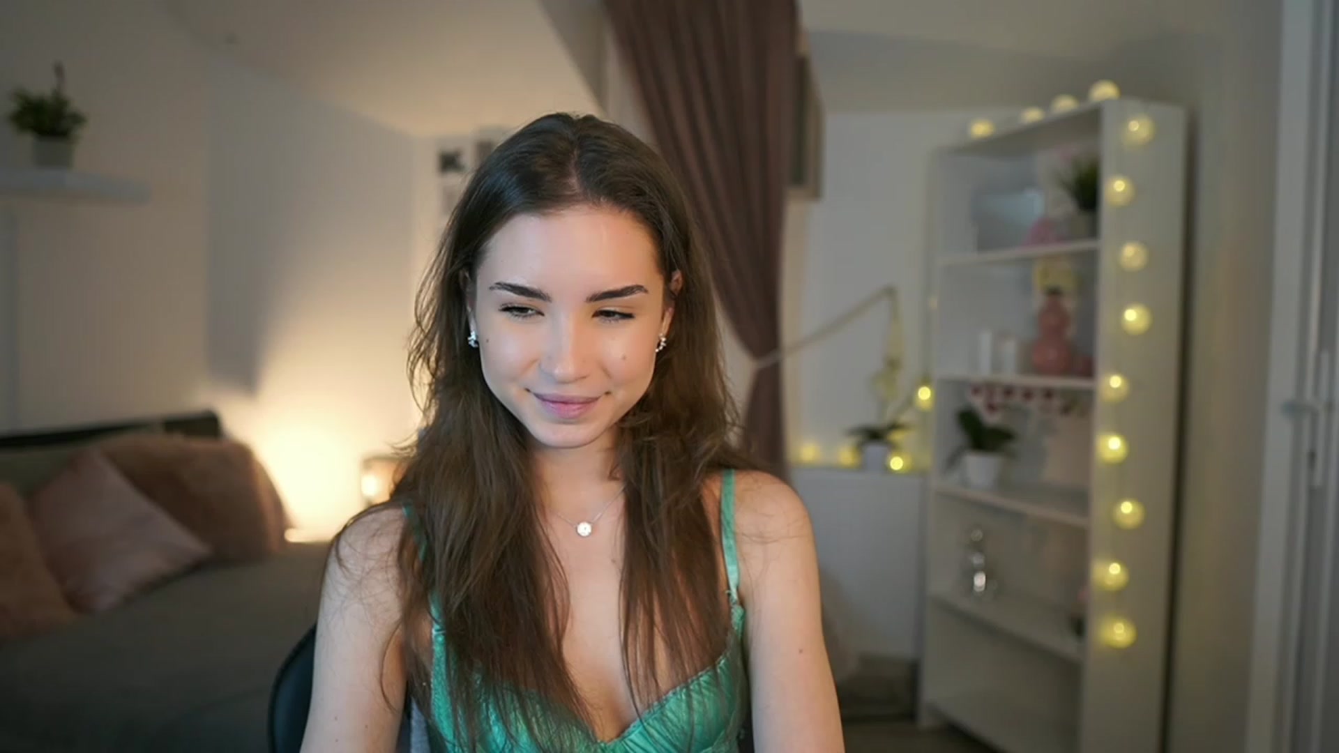 Gallery image thumbnail from Shy_jane's myfreecams stream on, 02/17/2023, 16:27 image 19 of 20
