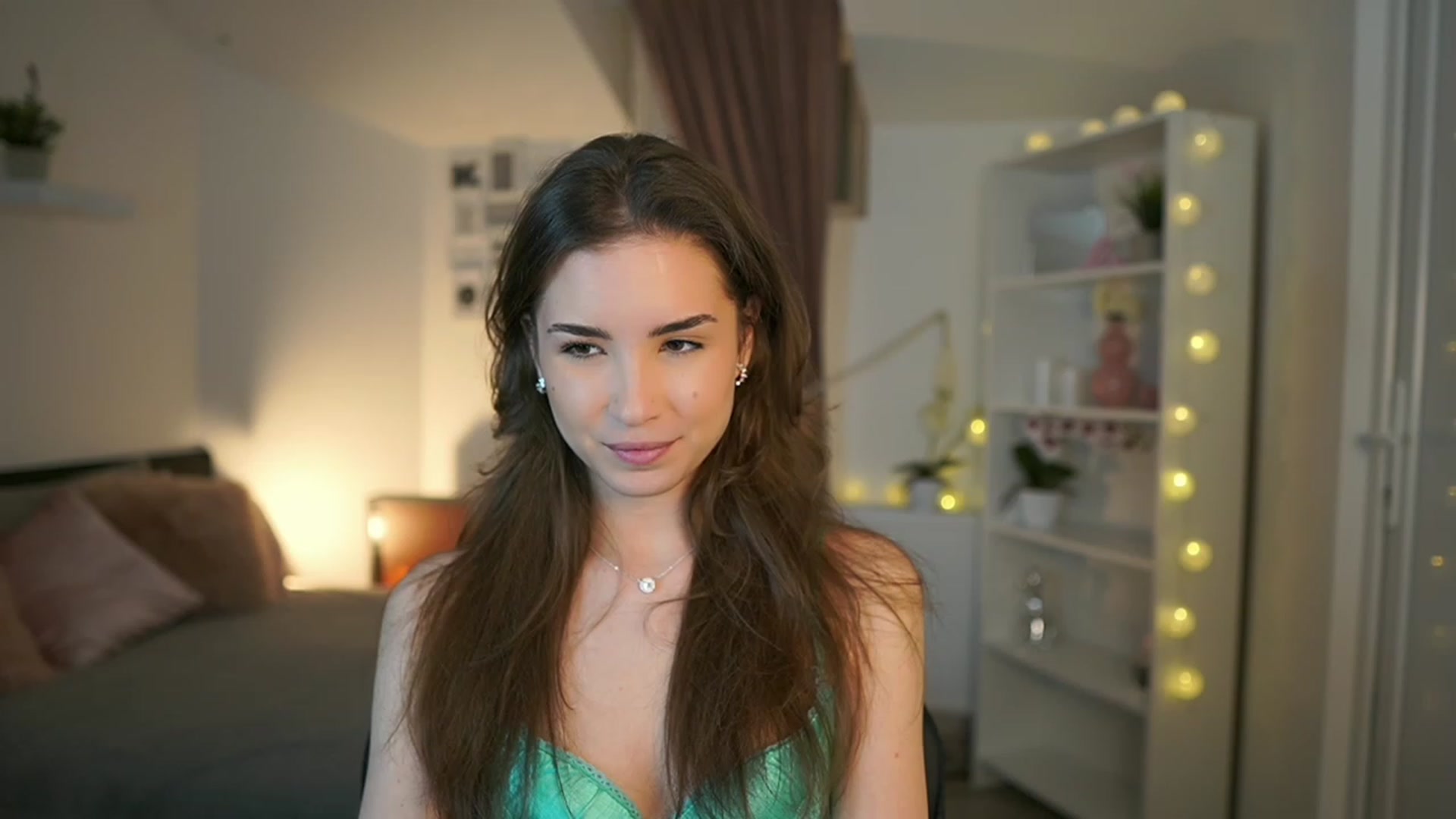 Gallery image thumbnail from Shy_jane's myfreecams stream on, 02/17/2023, 16:27 image 15 of 20