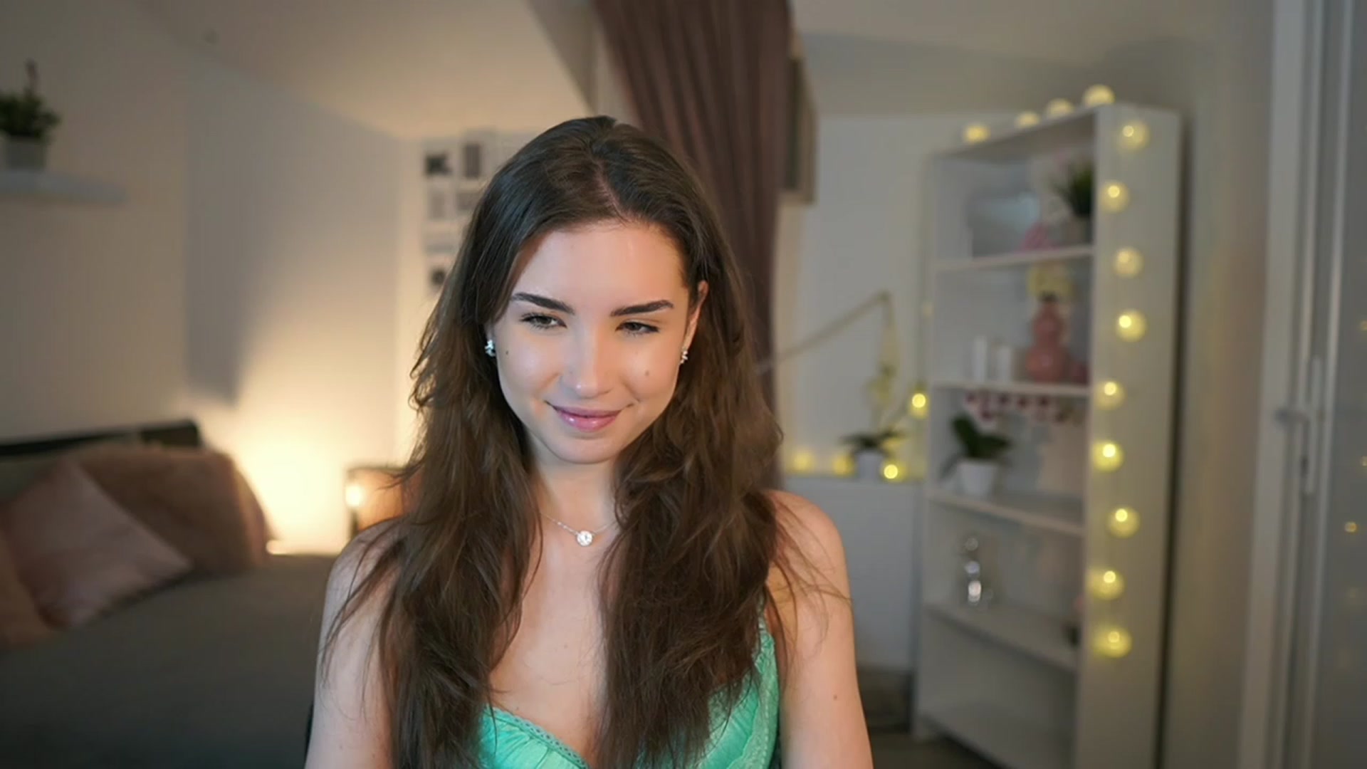 Gallery image thumbnail from Shy_jane's myfreecams stream on, 02/17/2023, 18:08 image 12 of 20
