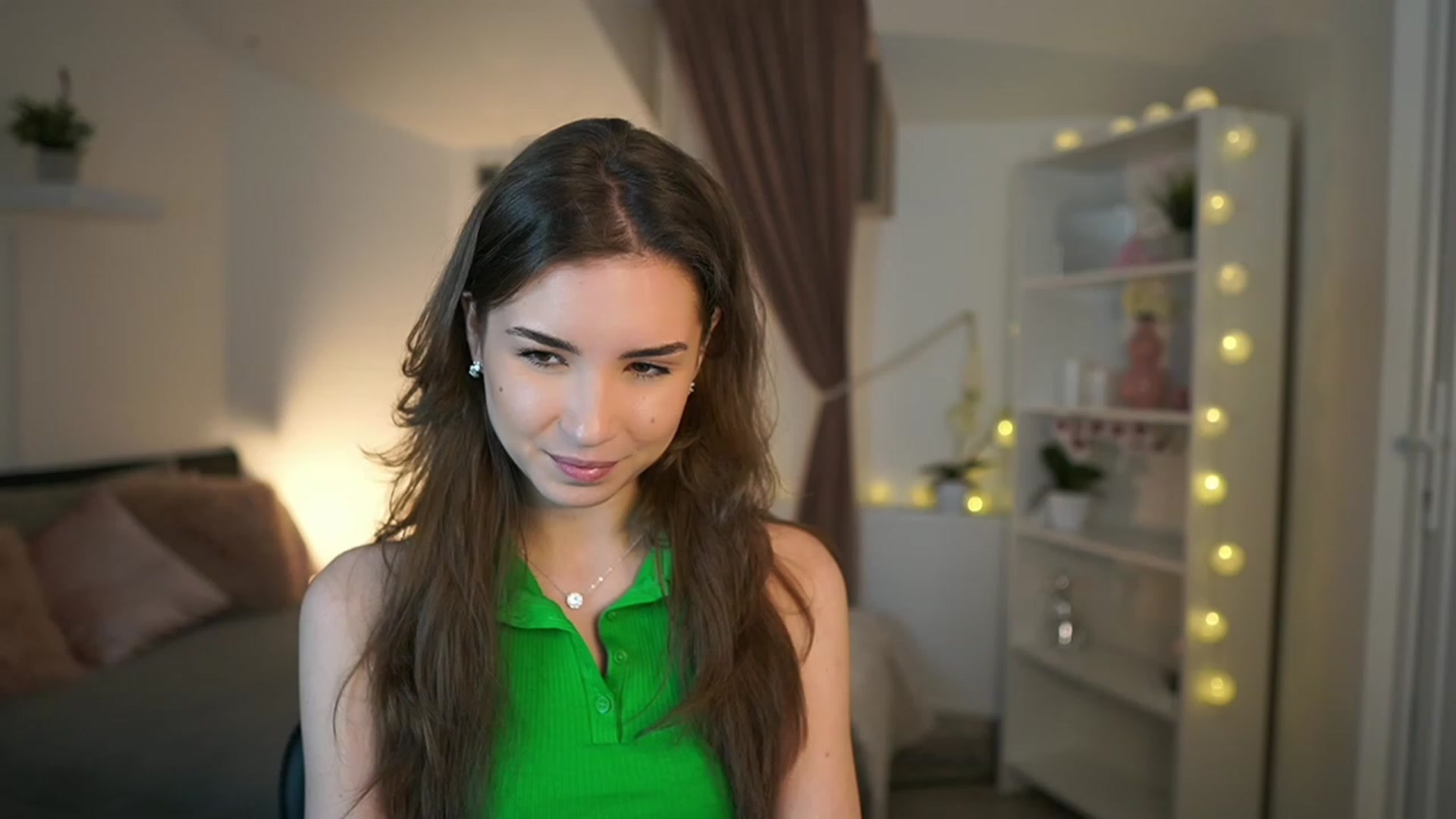 Gallery image thumbnail from Shy_jane's myfreecams stream on, 02/17/2023, 18:08 image 3 of 20