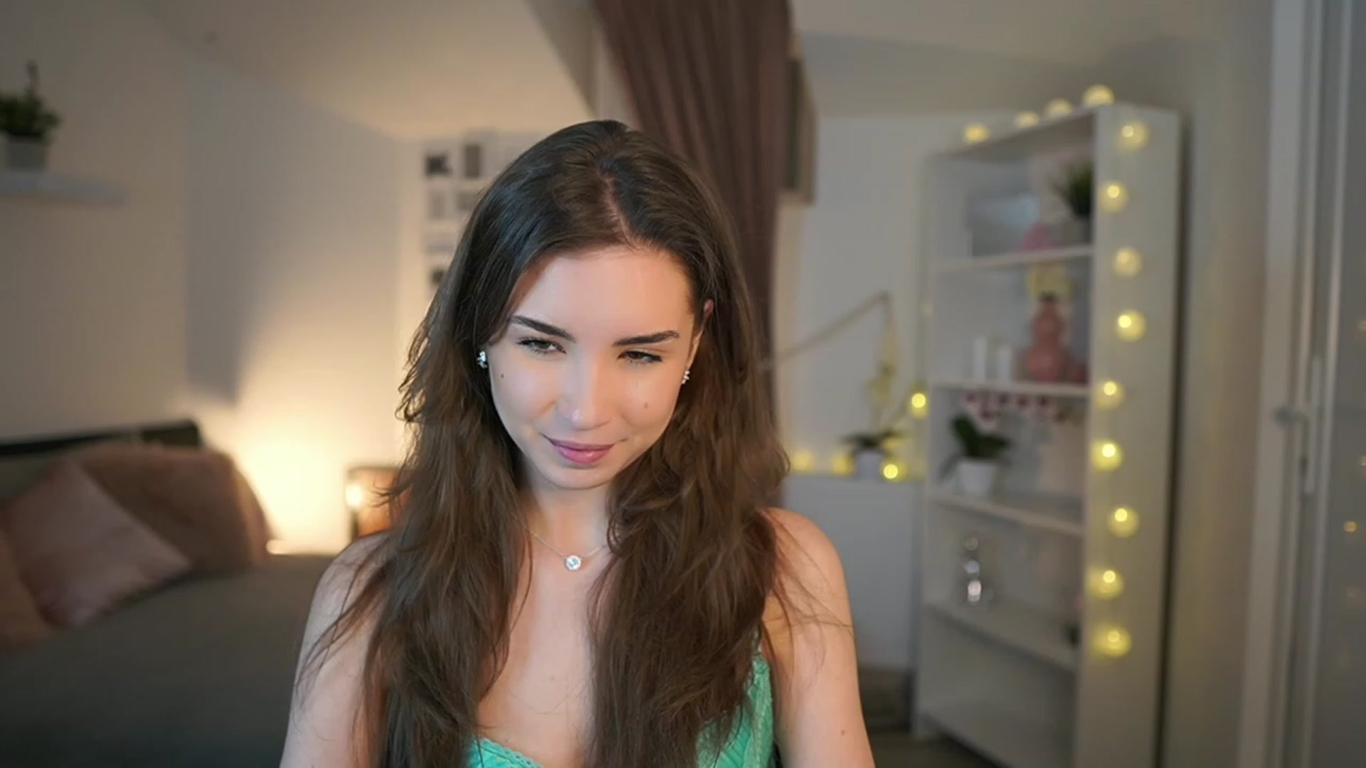 Gallery image thumbnail from Shy_jane's myfreecams stream on, 02/17/2023, 18:08 image 16 of 20