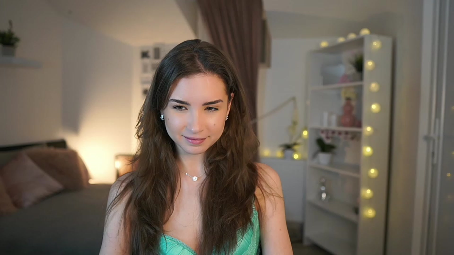 Gallery image thumbnail from Shy_jane's myfreecams stream on, 02/17/2023, 18:08 image 13 of 20