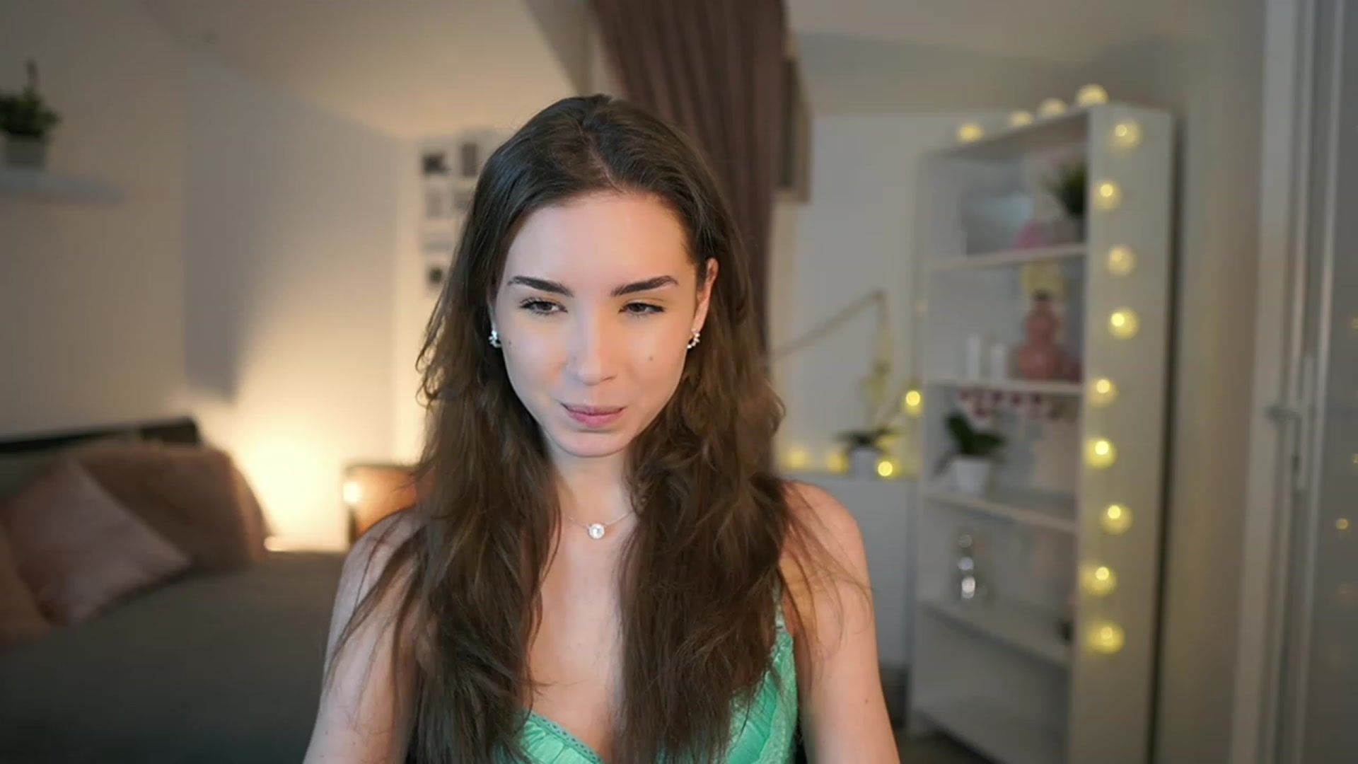 Gallery image thumbnail from Shy_jane's myfreecams stream on, 02/17/2023, 18:08 image 10 of 20