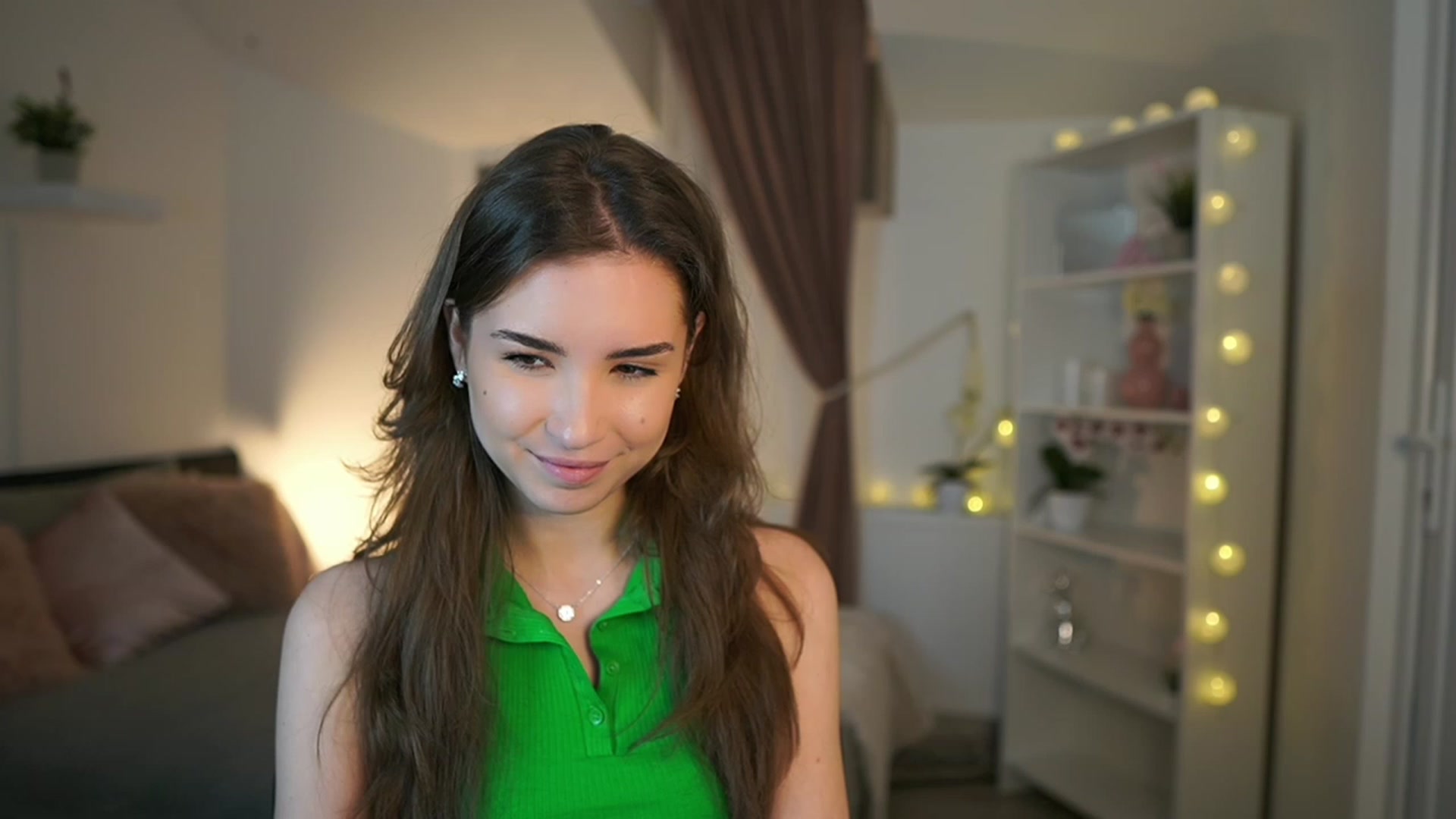Gallery image thumbnail from Shy_jane's myfreecams stream on, 02/17/2023, 18:08 image 4 of 20