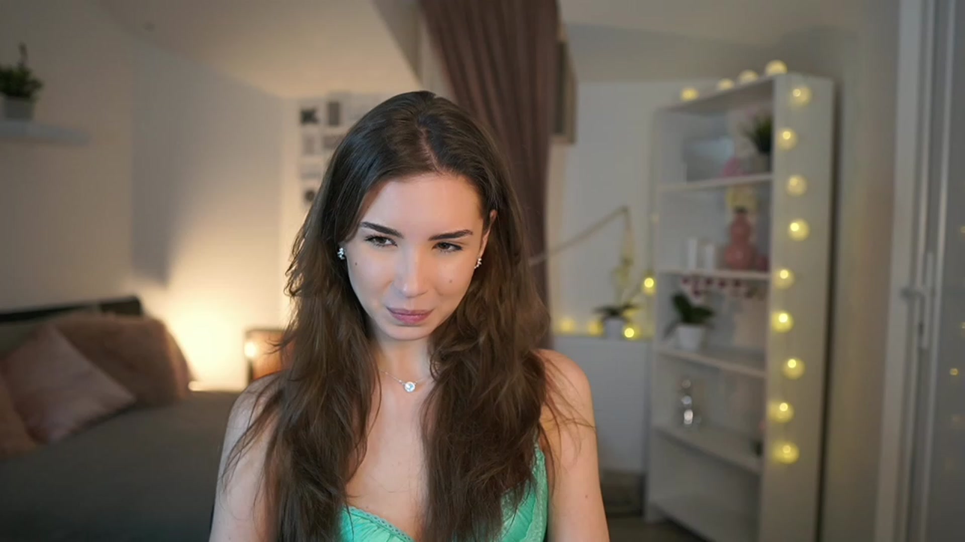 Gallery image thumbnail from Shy_jane's myfreecams stream on, 02/17/2023, 18:08 image 15 of 20