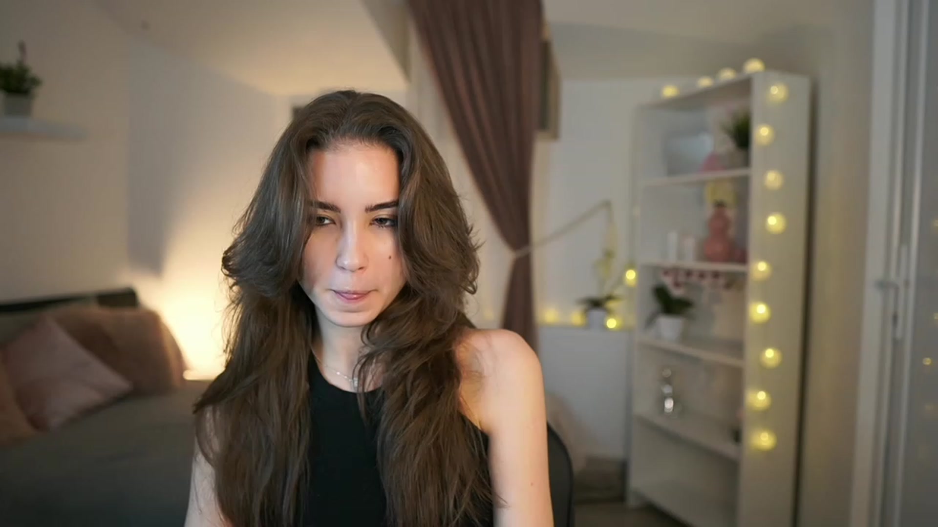 Gallery image thumbnail from Shy_jane's myfreecams stream on, 02/19/2023, 10:07 image 11 of 20