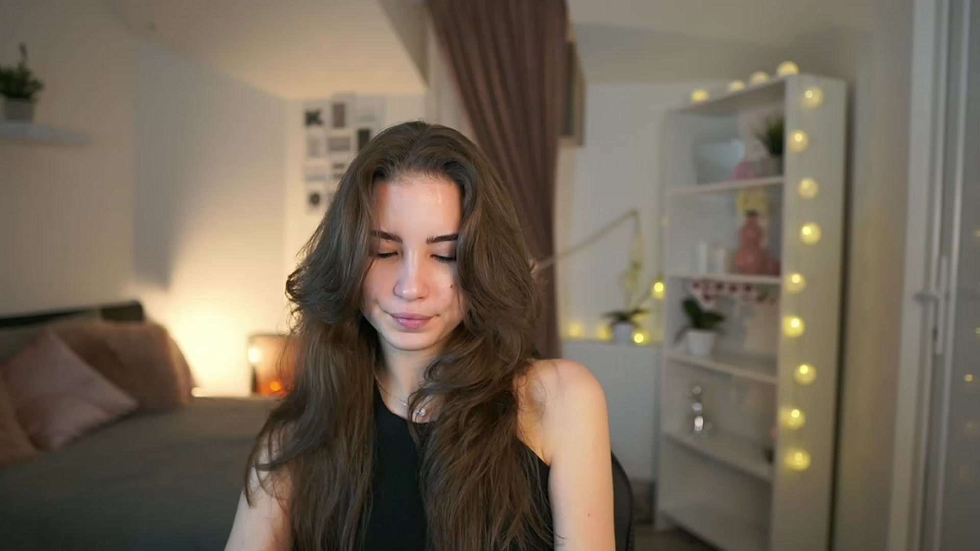 Gallery image thumbnail from Shy_jane's myfreecams stream on, 02/19/2023, 10:07 image 13 of 20