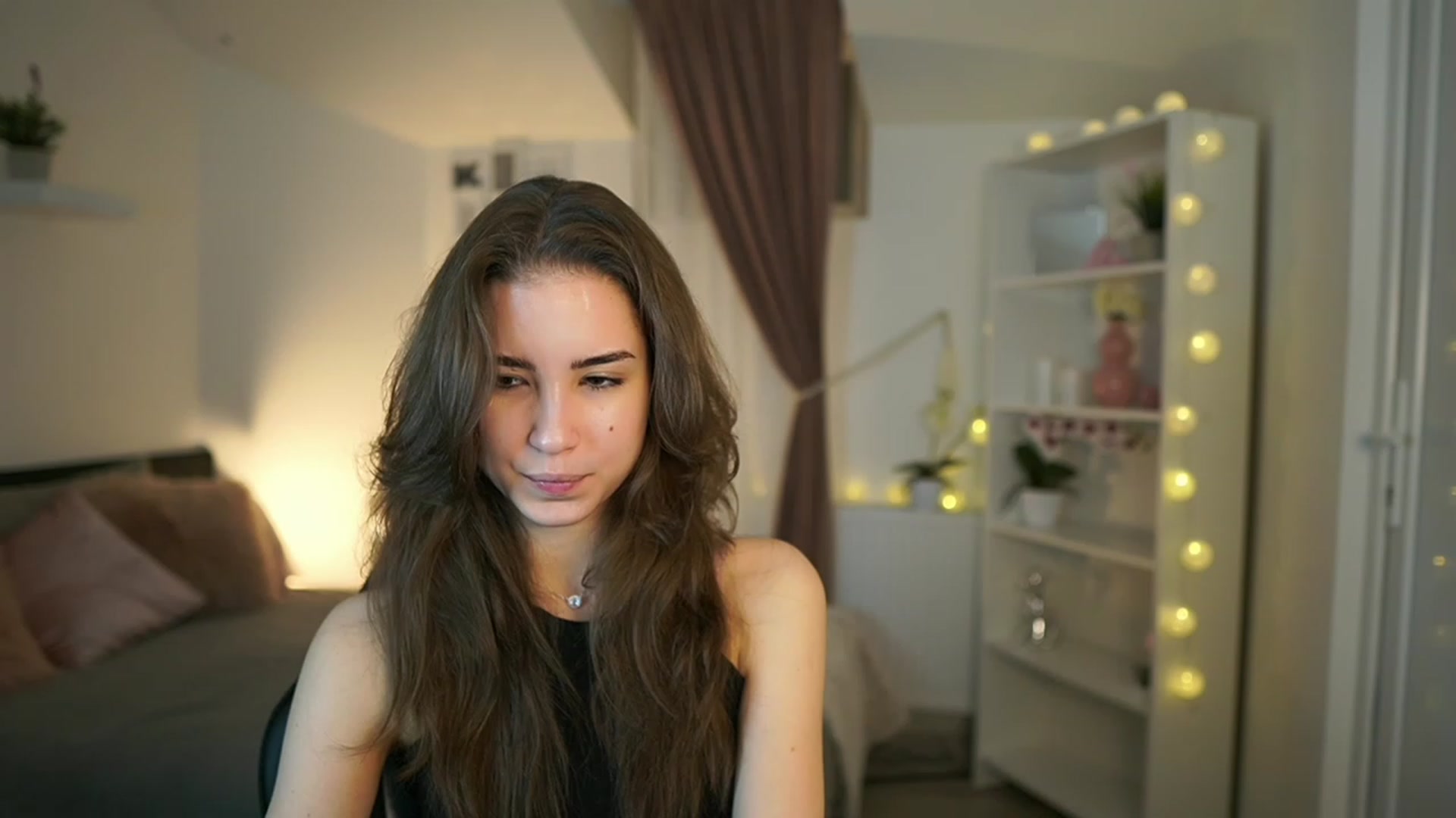 Gallery image thumbnail from Shy_jane's myfreecams stream on, 02/19/2023, 10:07 image 4 of 20