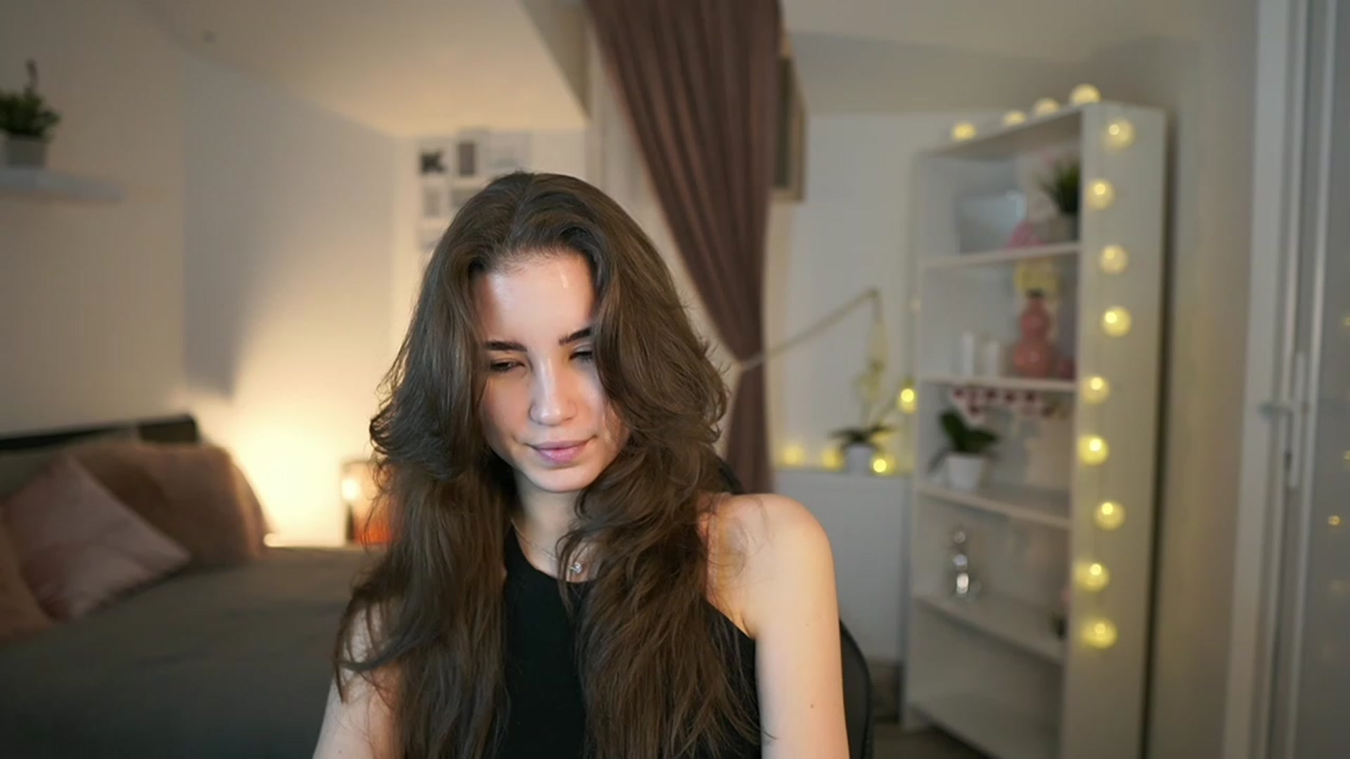 Gallery image thumbnail from Shy_jane's myfreecams stream on, 02/19/2023, 10:07 image 14 of 20