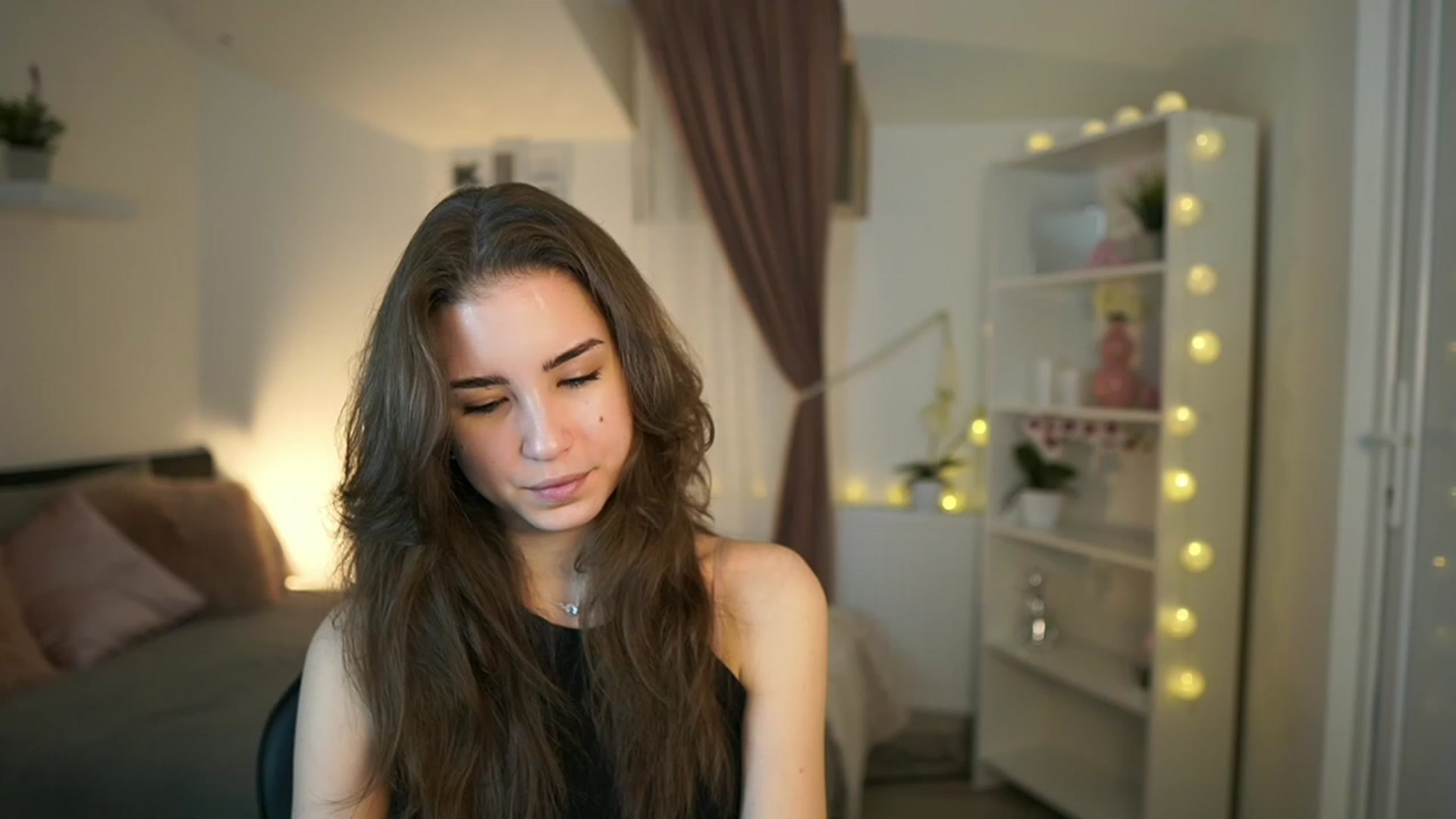 Gallery image thumbnail from Shy_jane's myfreecams stream on, 02/19/2023, 10:07 image 5 of 20