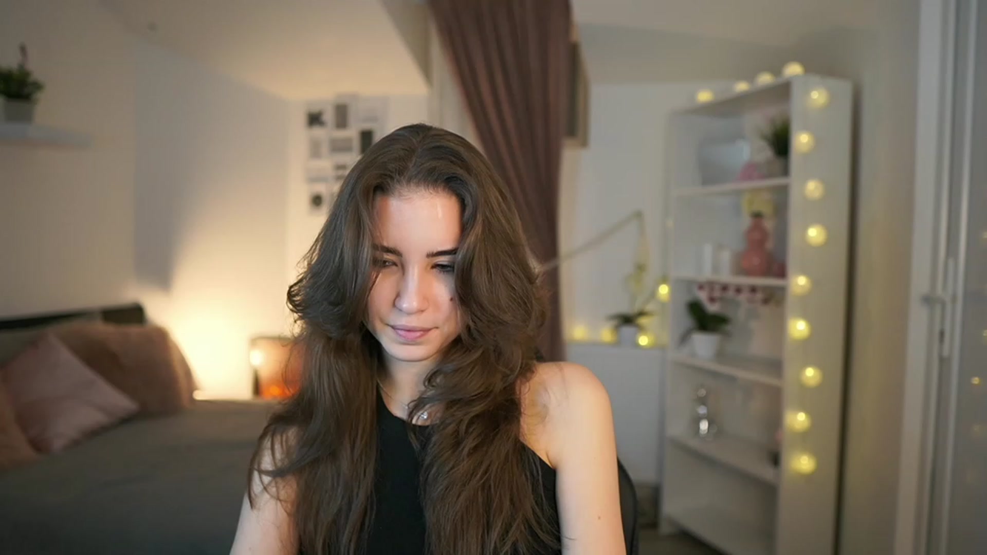 Gallery image thumbnail from Shy_jane's myfreecams stream on, 02/19/2023, 10:07 image 15 of 20