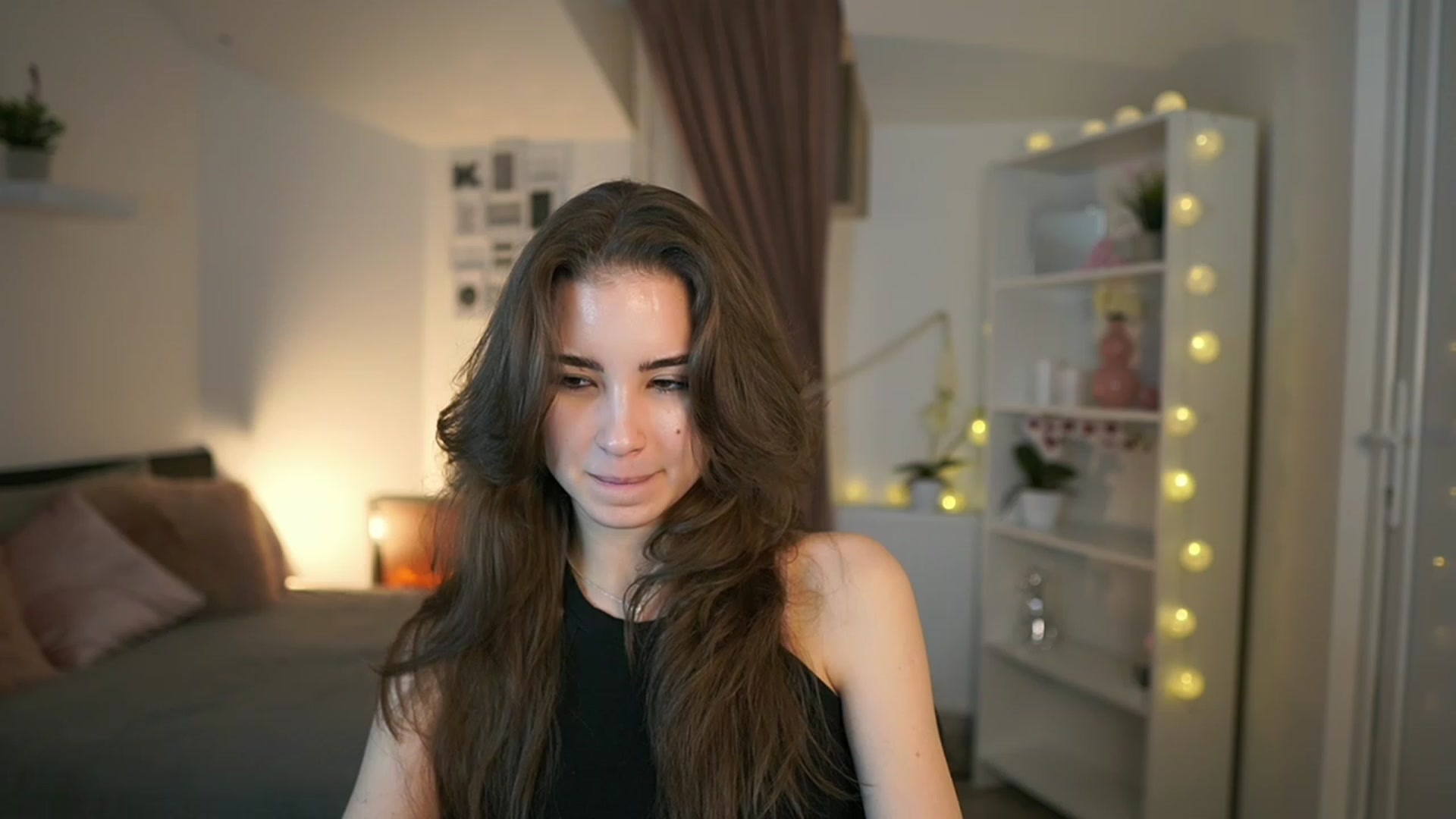 Gallery image thumbnail from Shy_jane's myfreecams stream on, 02/19/2023, 10:07 image 12 of 20
