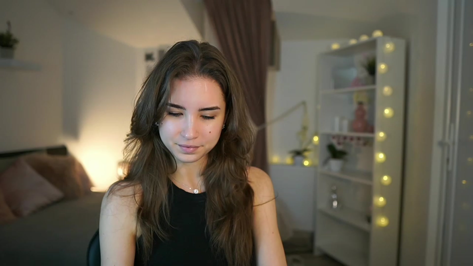 Gallery image thumbnail from Shy_jane's myfreecams stream on, 02/19/2023, 15:06 image 3 of 20