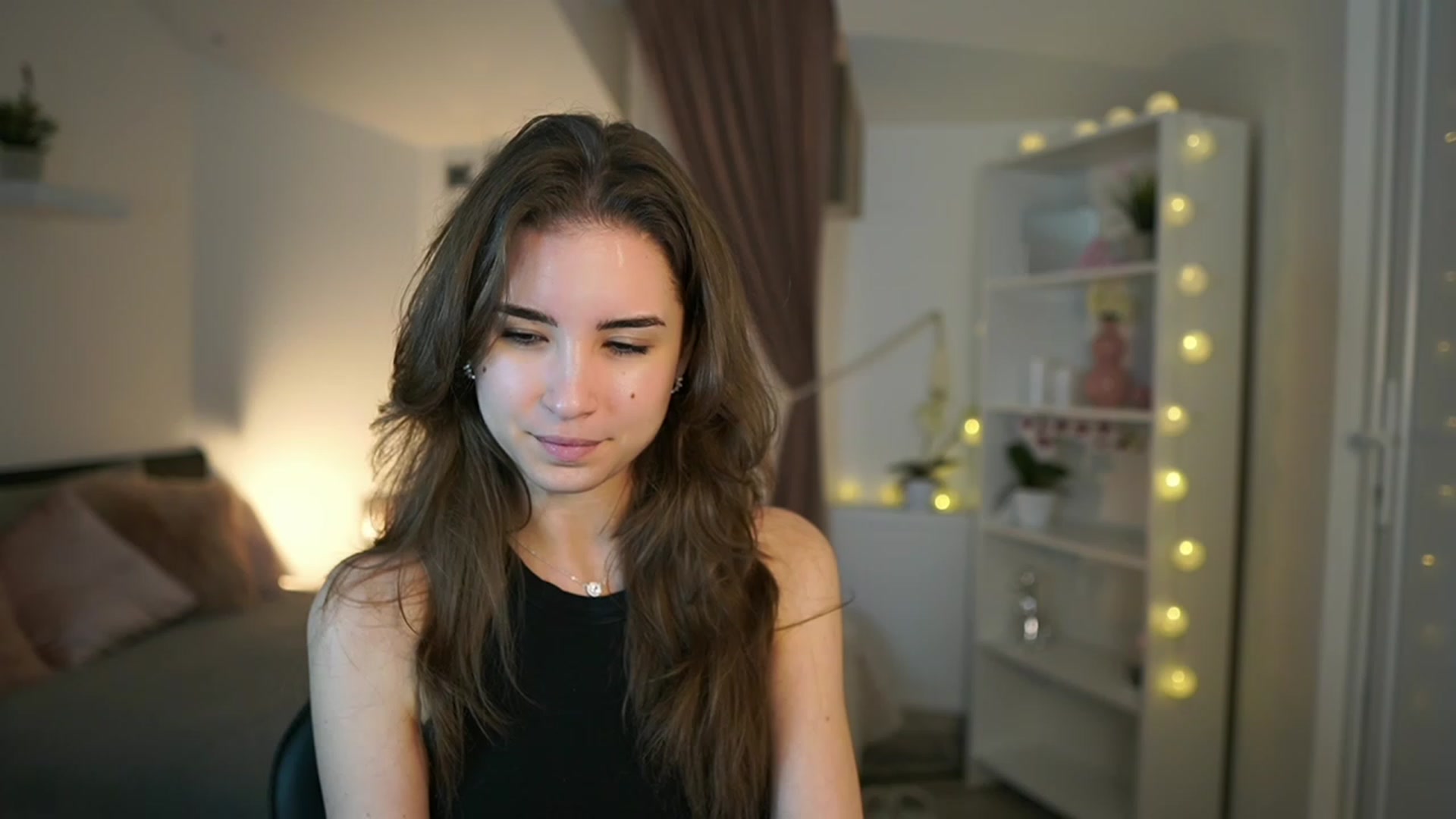 Gallery image thumbnail from Shy_jane's myfreecams stream on, 02/19/2023, 15:06 image 1 of 20