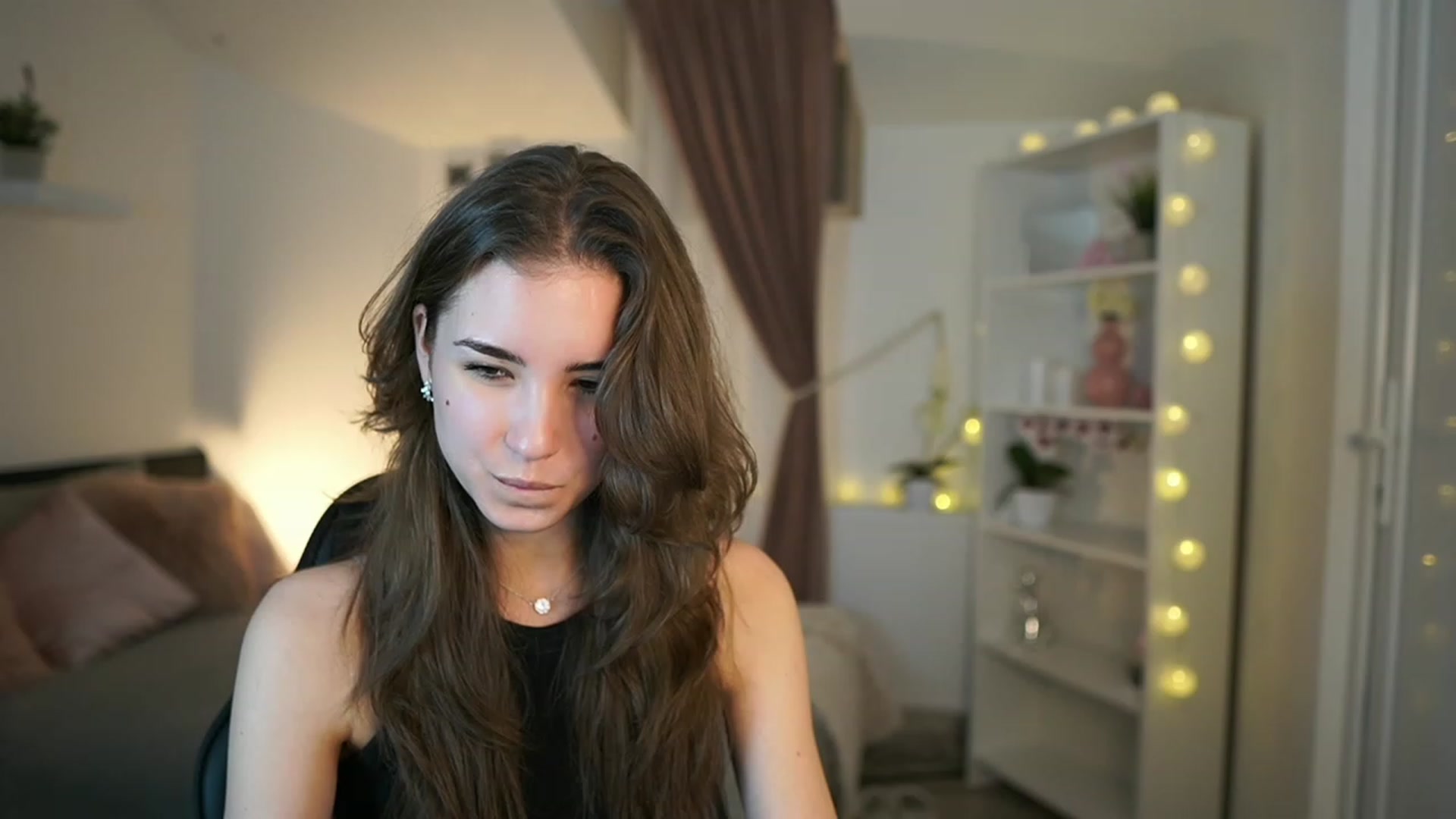 Gallery image thumbnail from Shy_jane's myfreecams stream on, 02/19/2023, 16:39 image 9 of 20