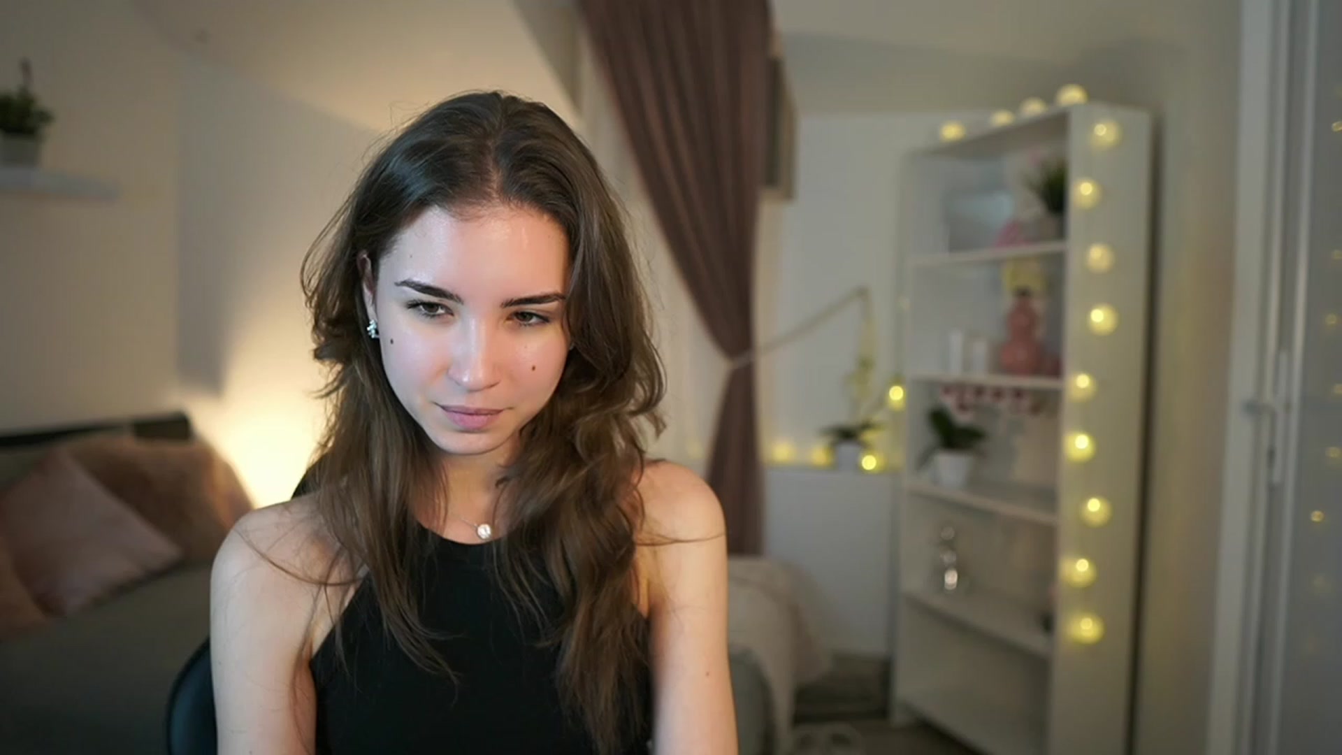 Gallery image thumbnail from Shy_jane's myfreecams stream on, 02/19/2023, 16:39 image 2 of 20